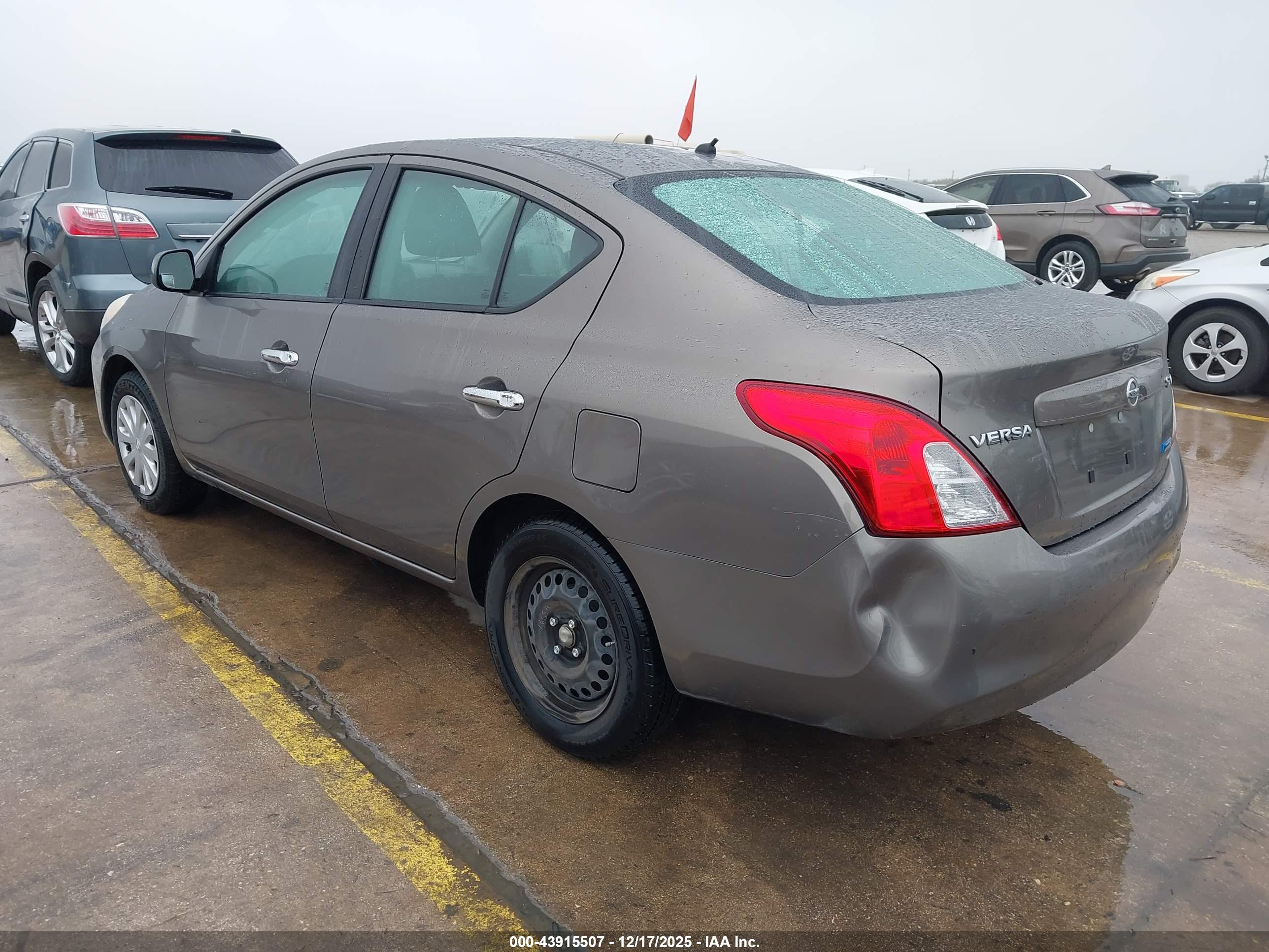 NISSAN VERSA image 3