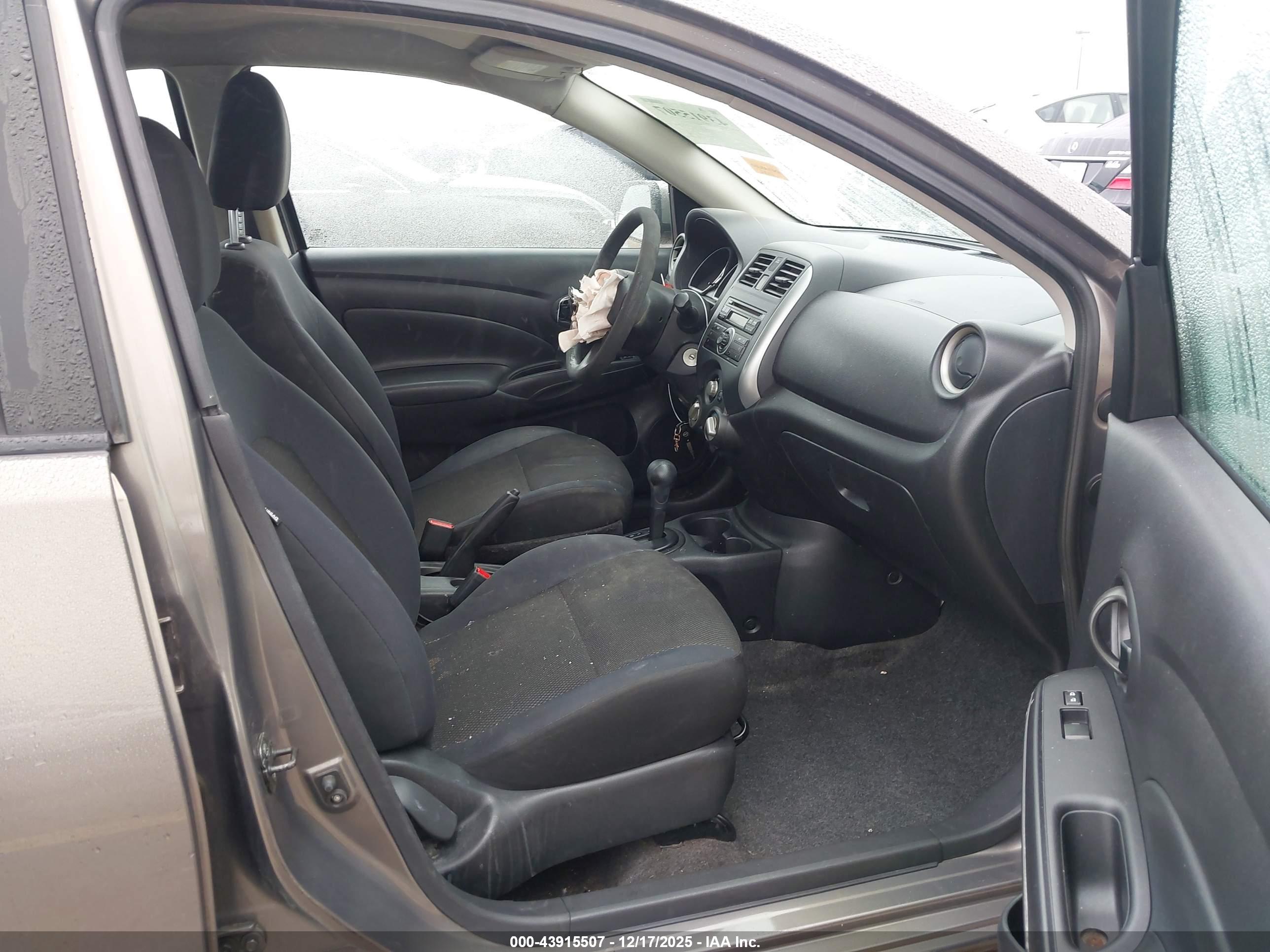 NISSAN VERSA image 5
