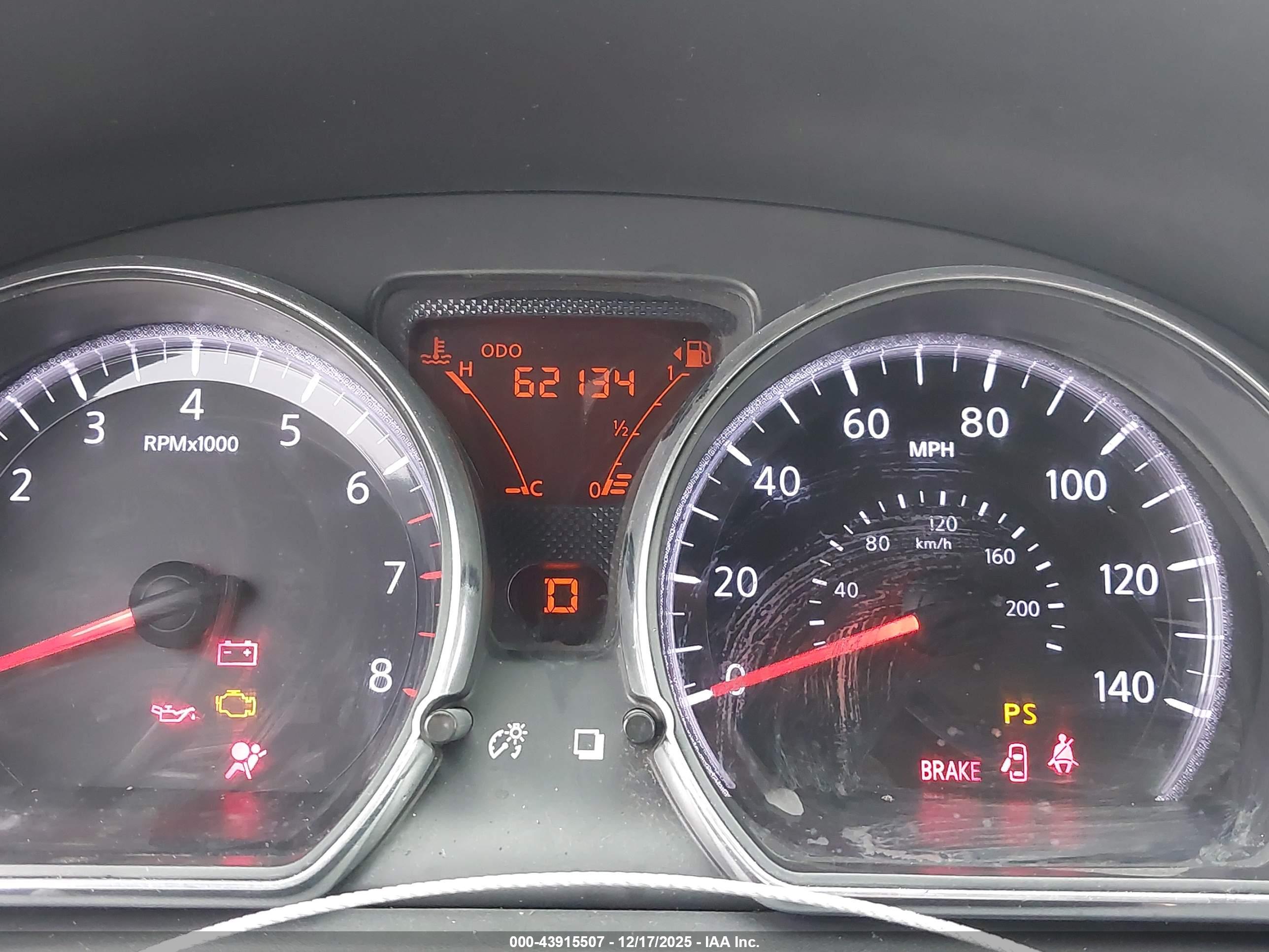 NISSAN VERSA image 7