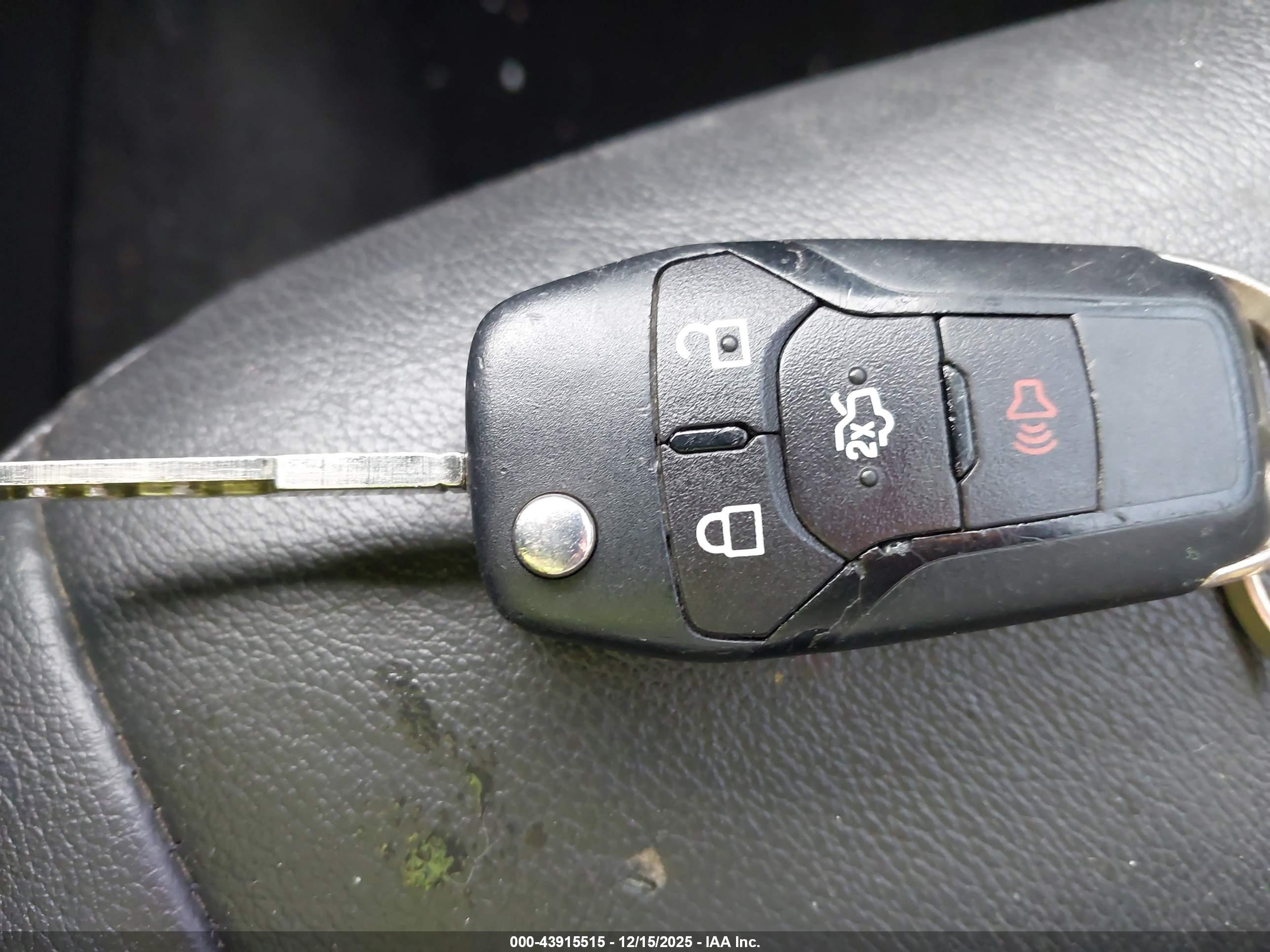 FORD FUSION image 11