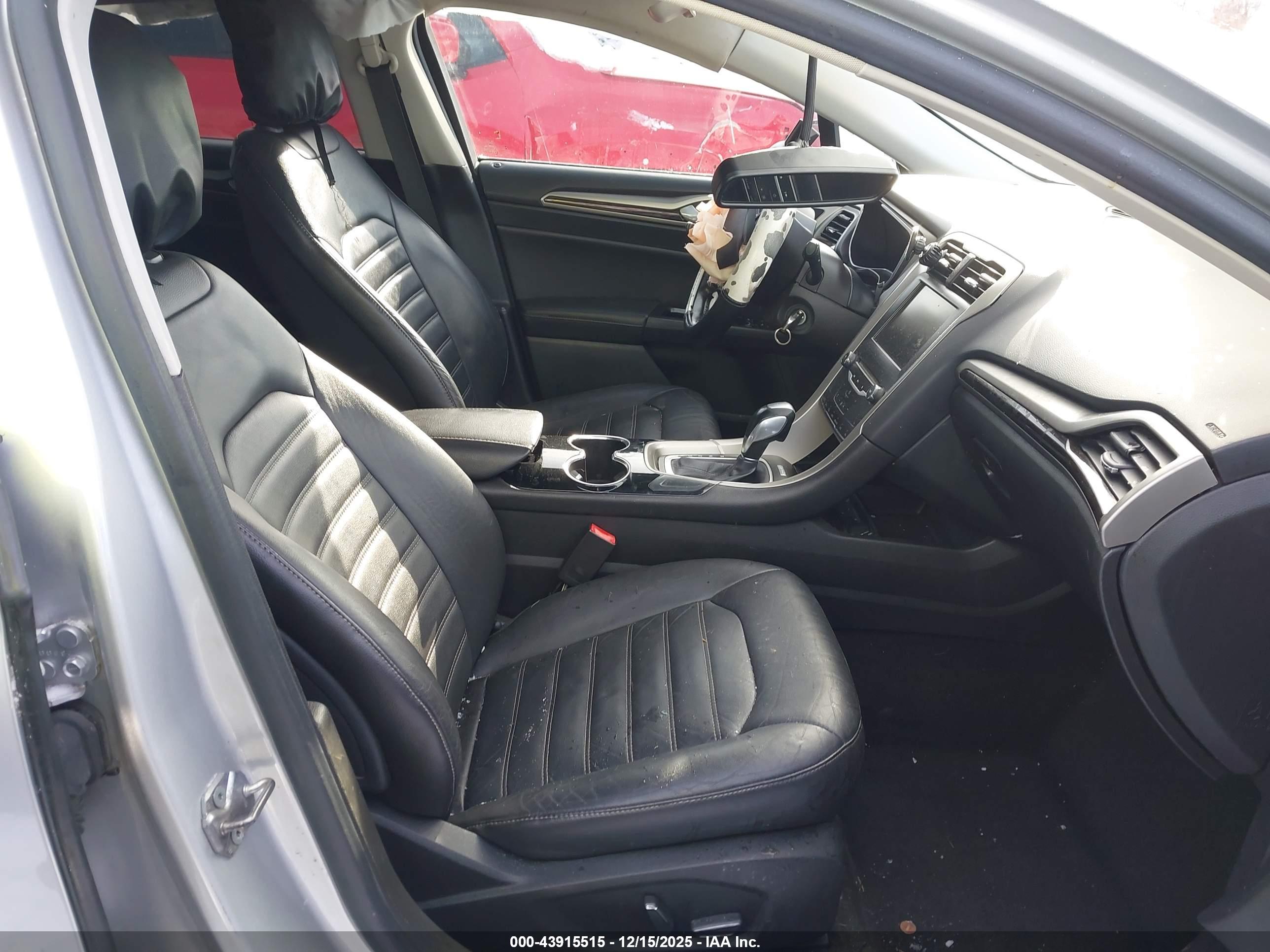 FORD FUSION image 5