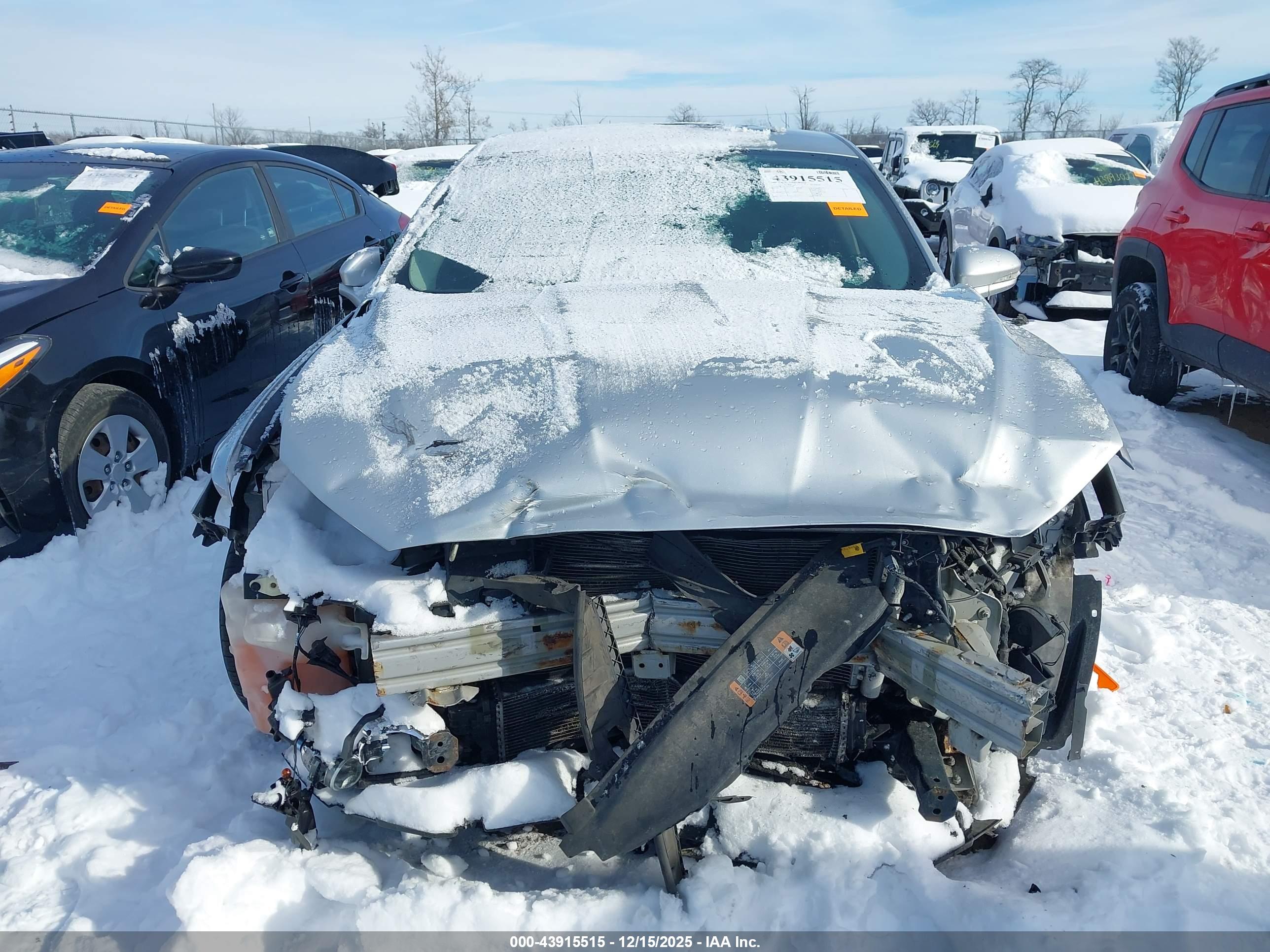 FORD FUSION image 6