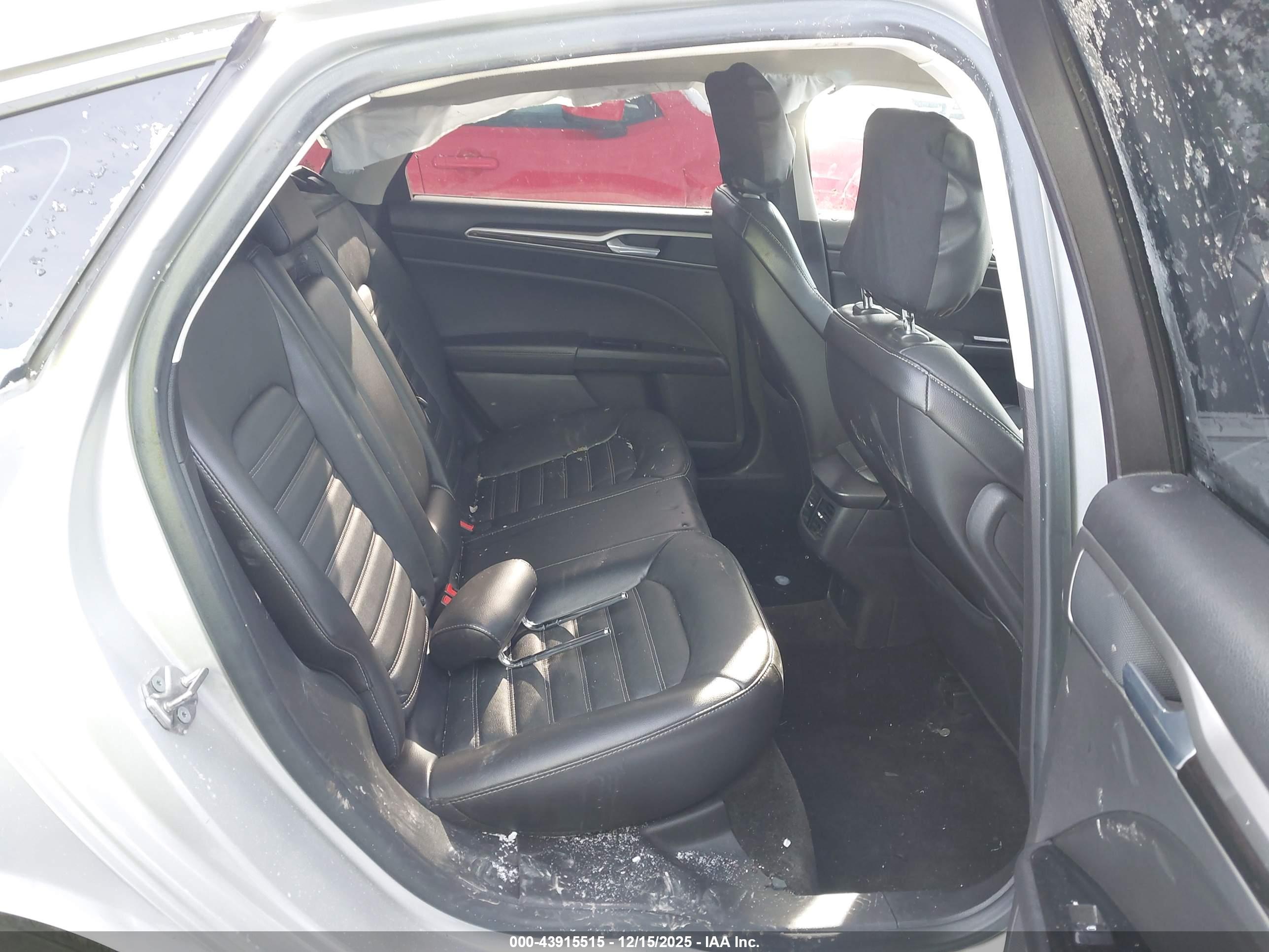 FORD FUSION image 8