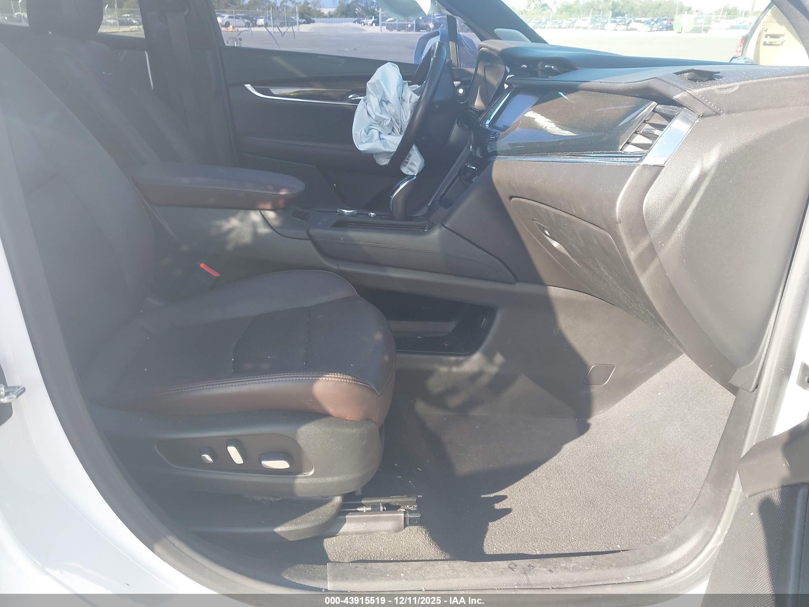 CADILLAC XT6 image 5