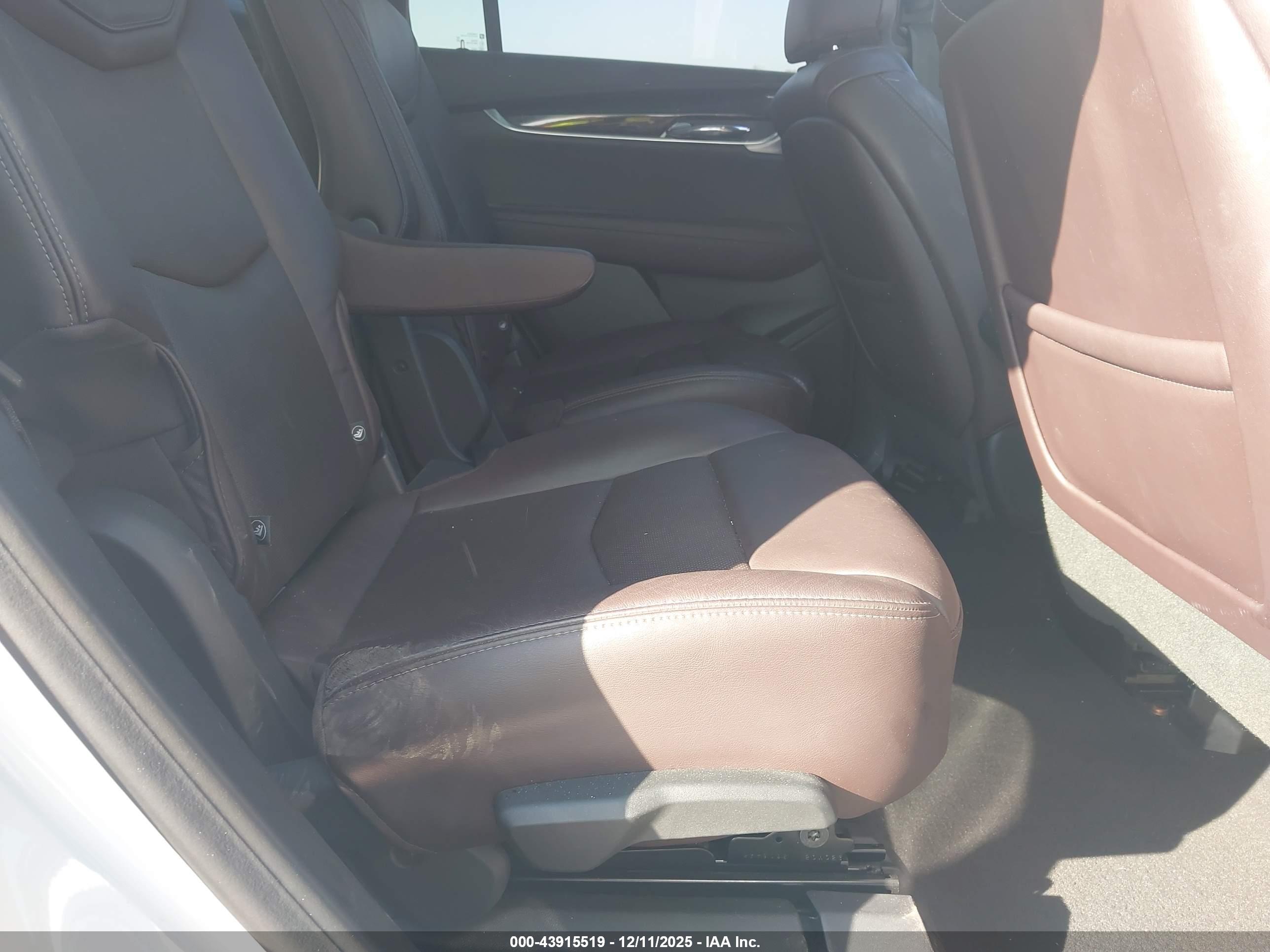CADILLAC XT6 image 8