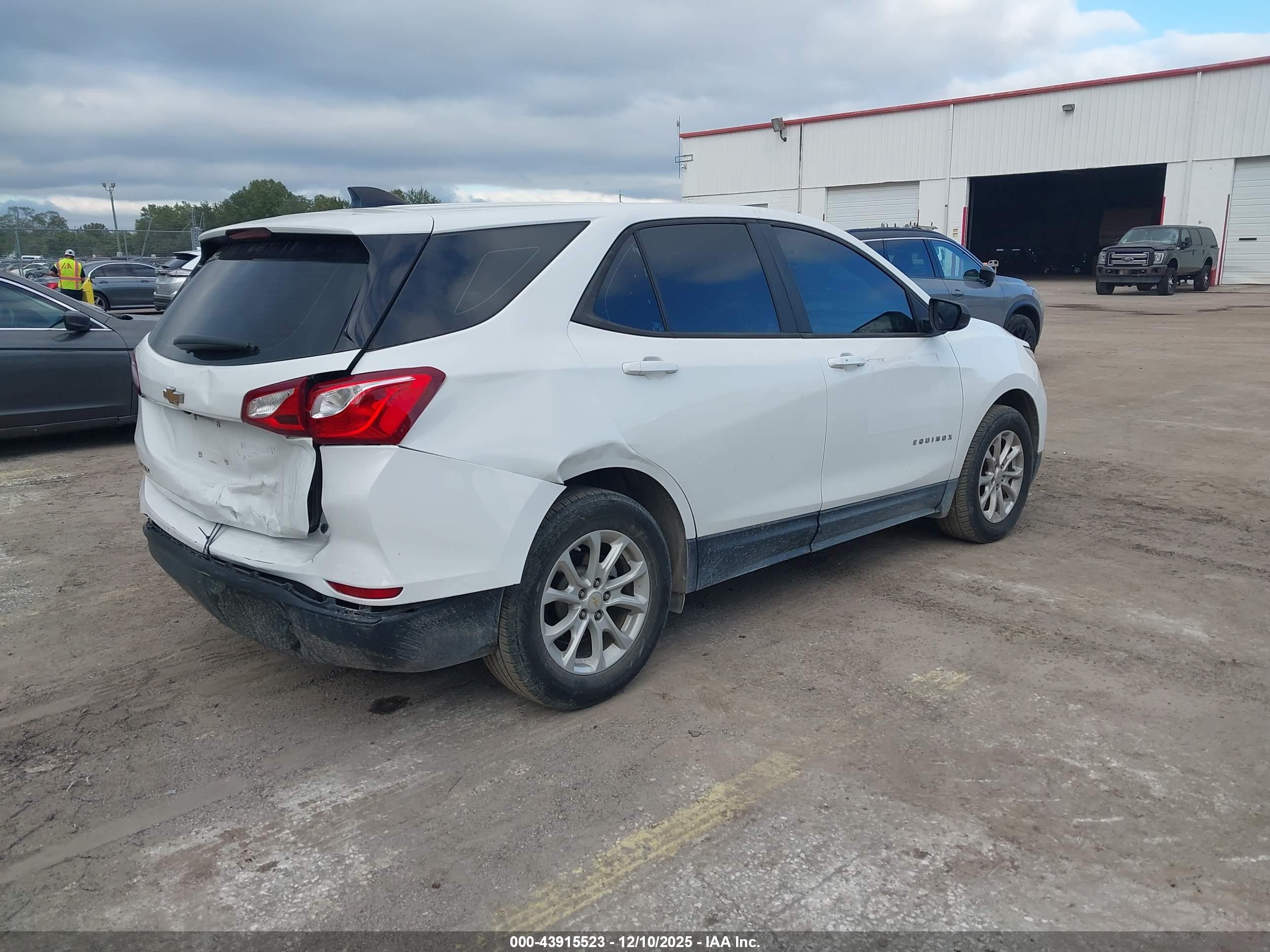 CHEVROLET EQUINOX image 4