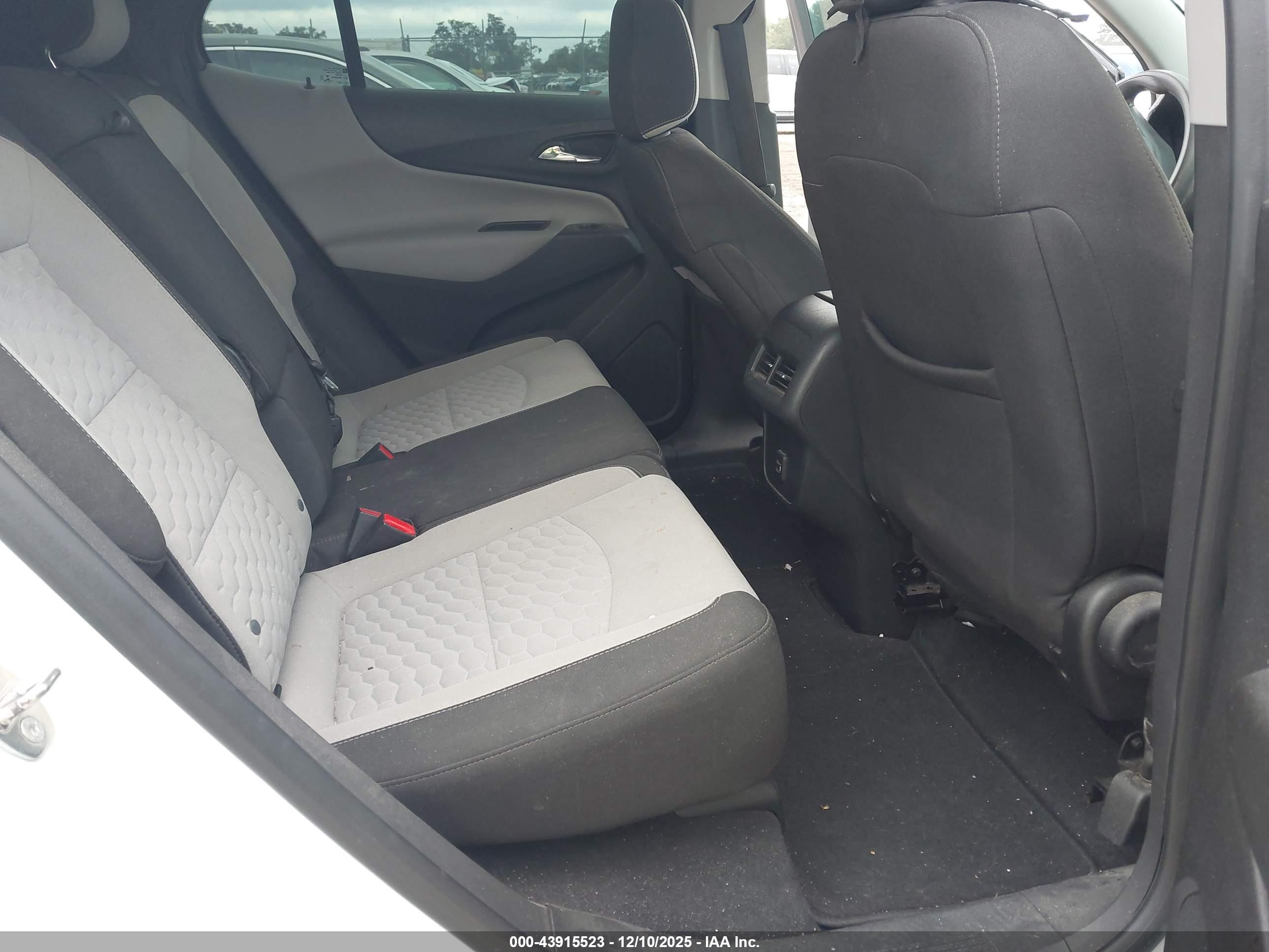 CHEVROLET EQUINOX image 8