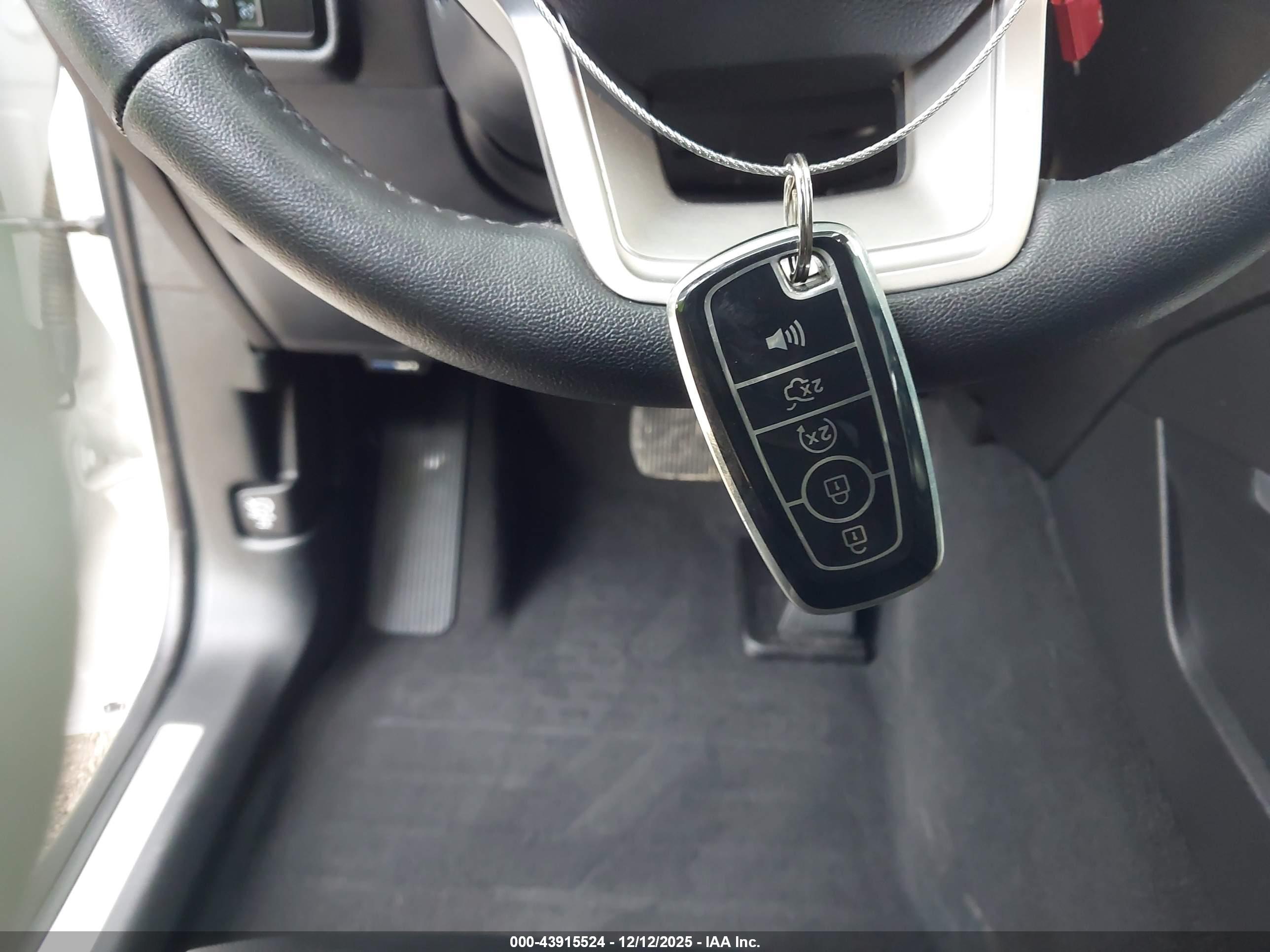 FORD EXPLORER image 11