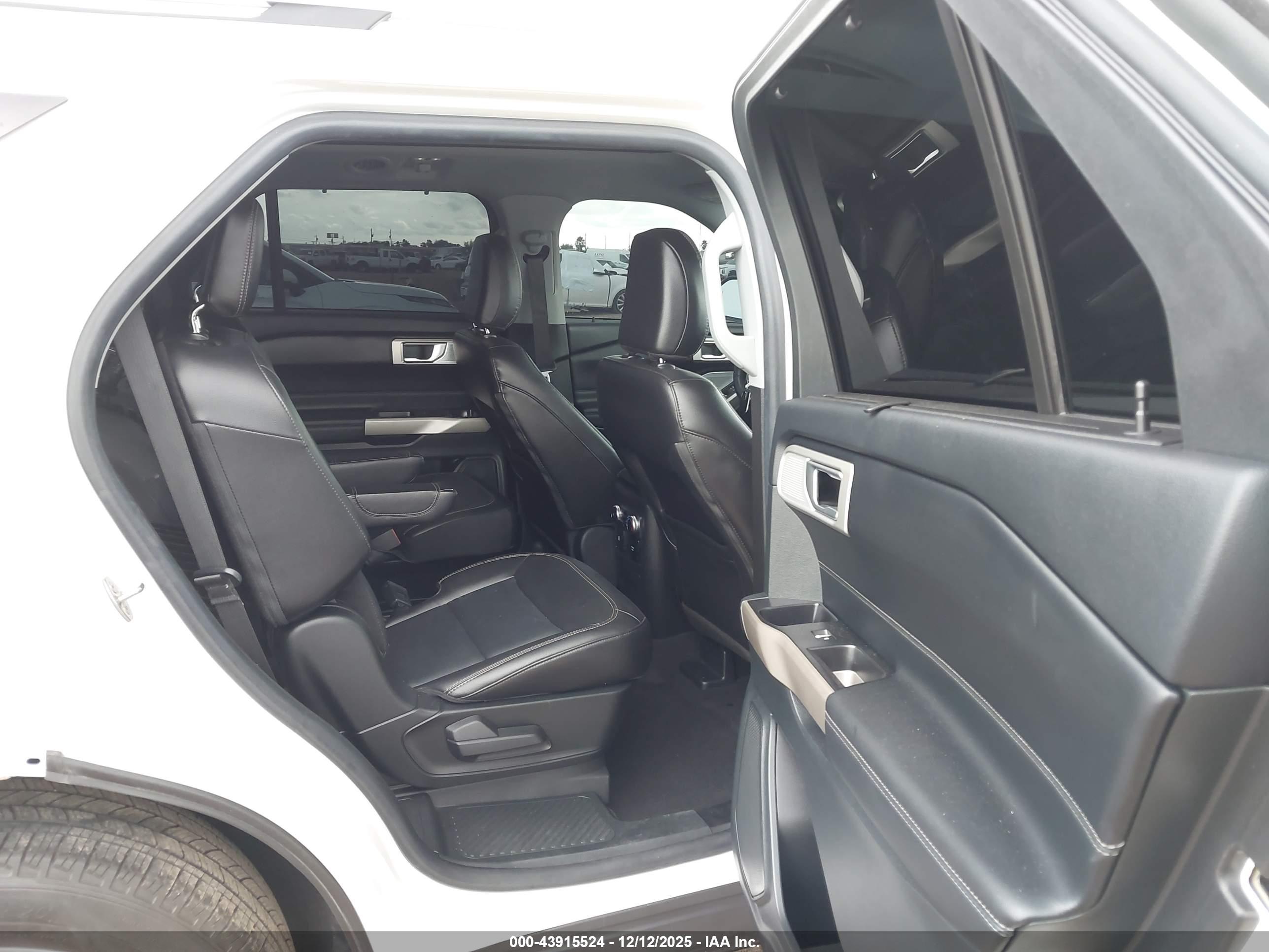 FORD EXPLORER image 8