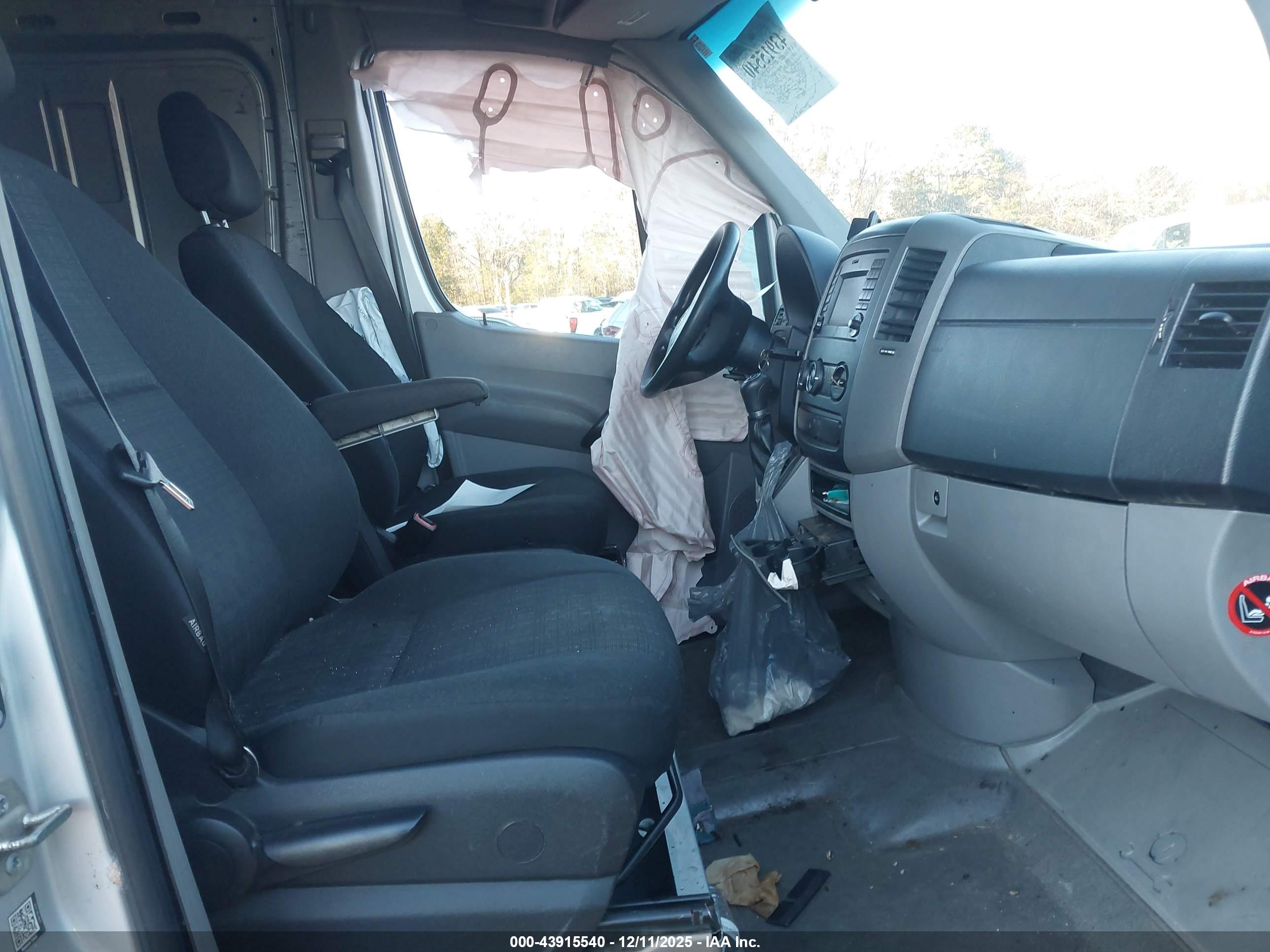 MERCEDES-BENZ SPRINTER image 5