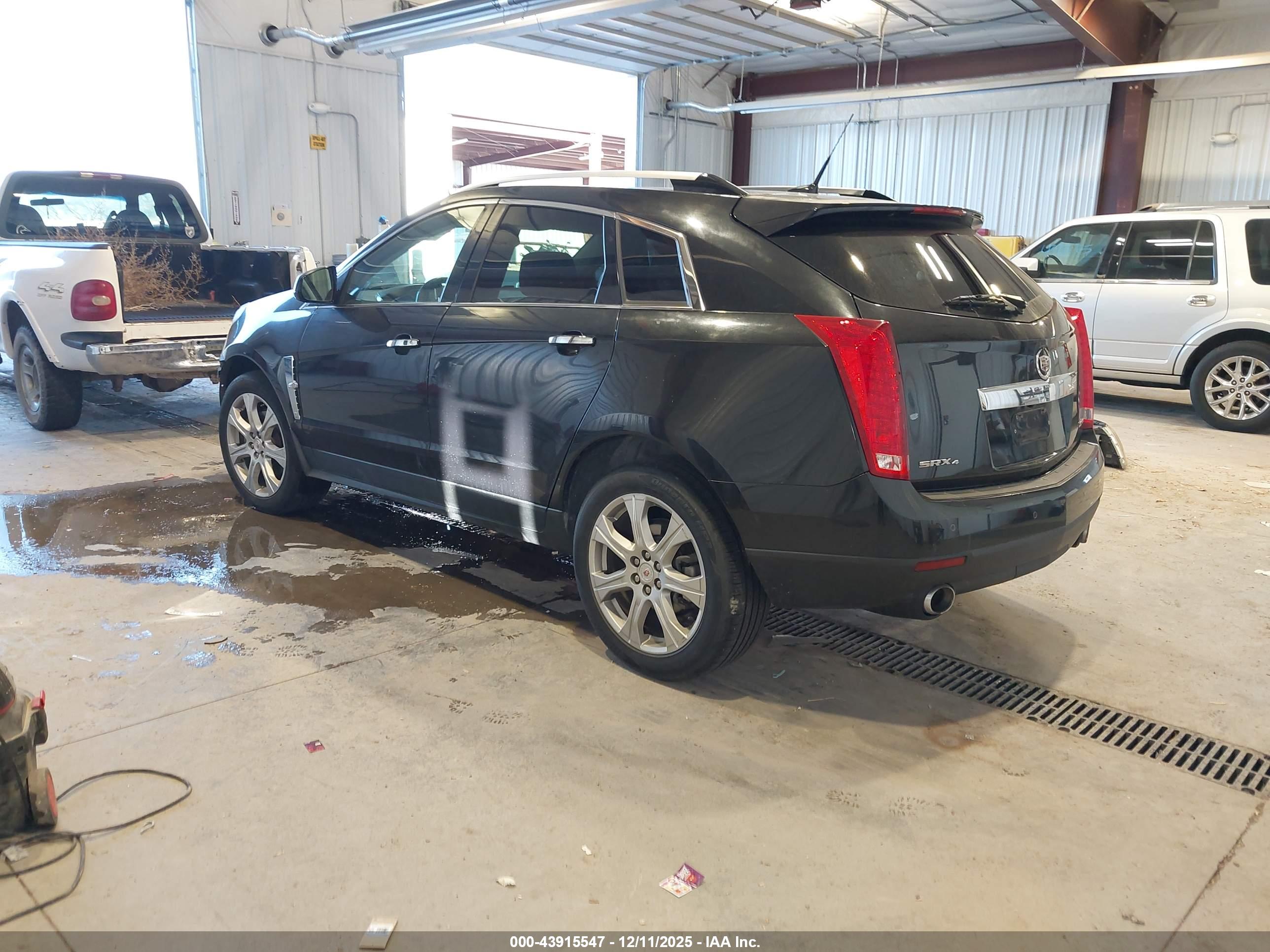 CADILLAC SRX image 3