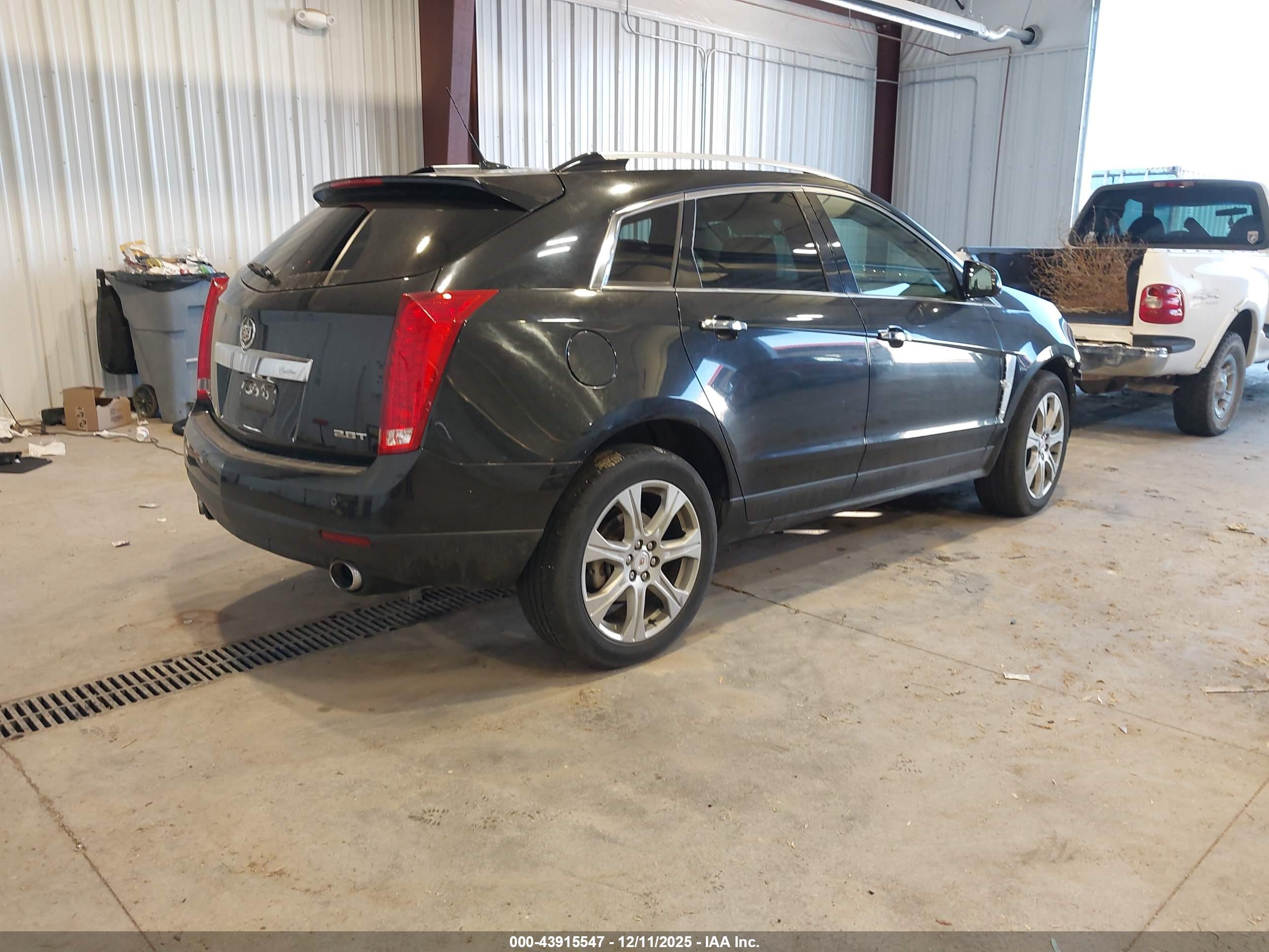CADILLAC SRX image 4