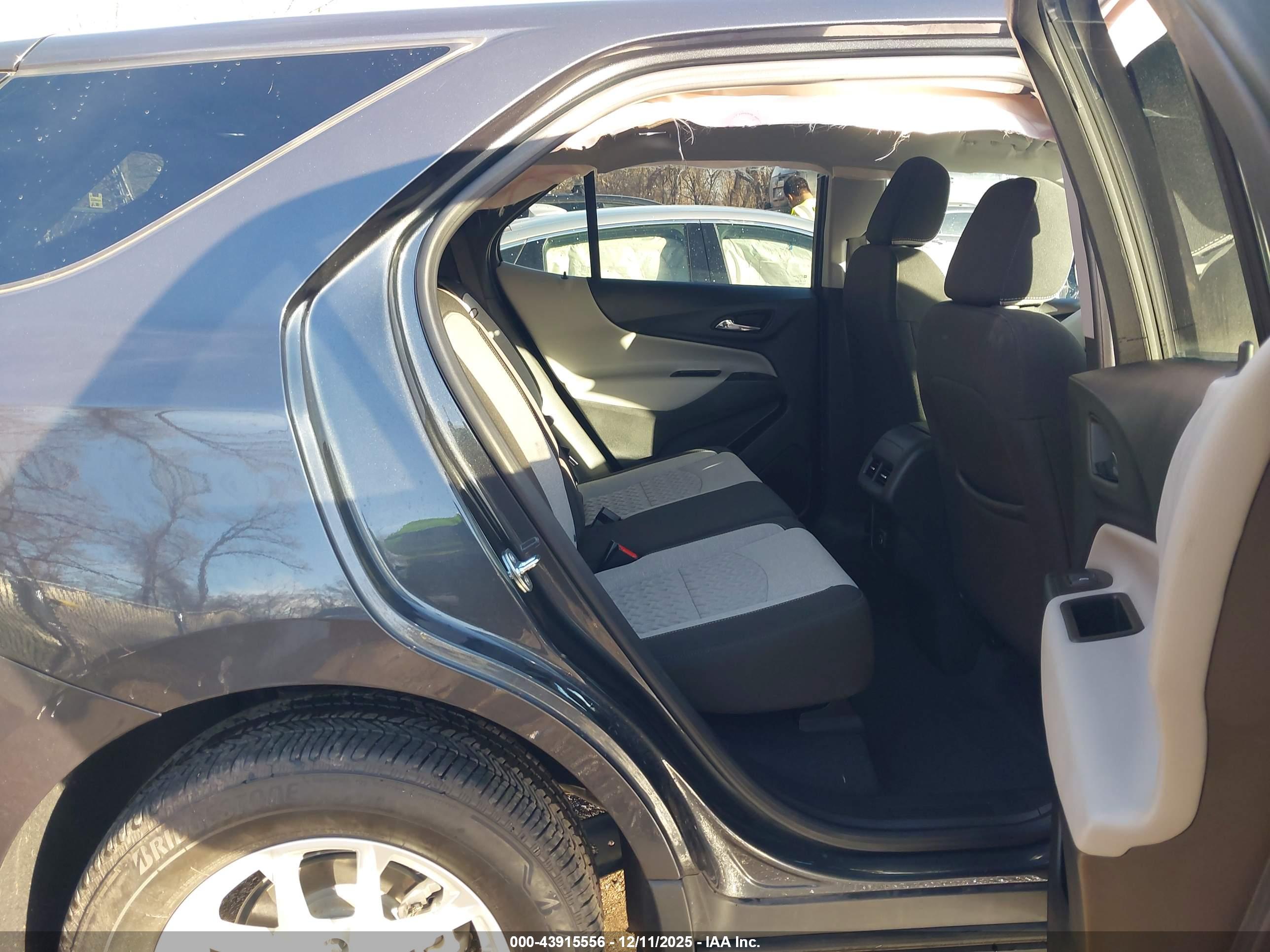 CHEVROLET EQUINOX image 8