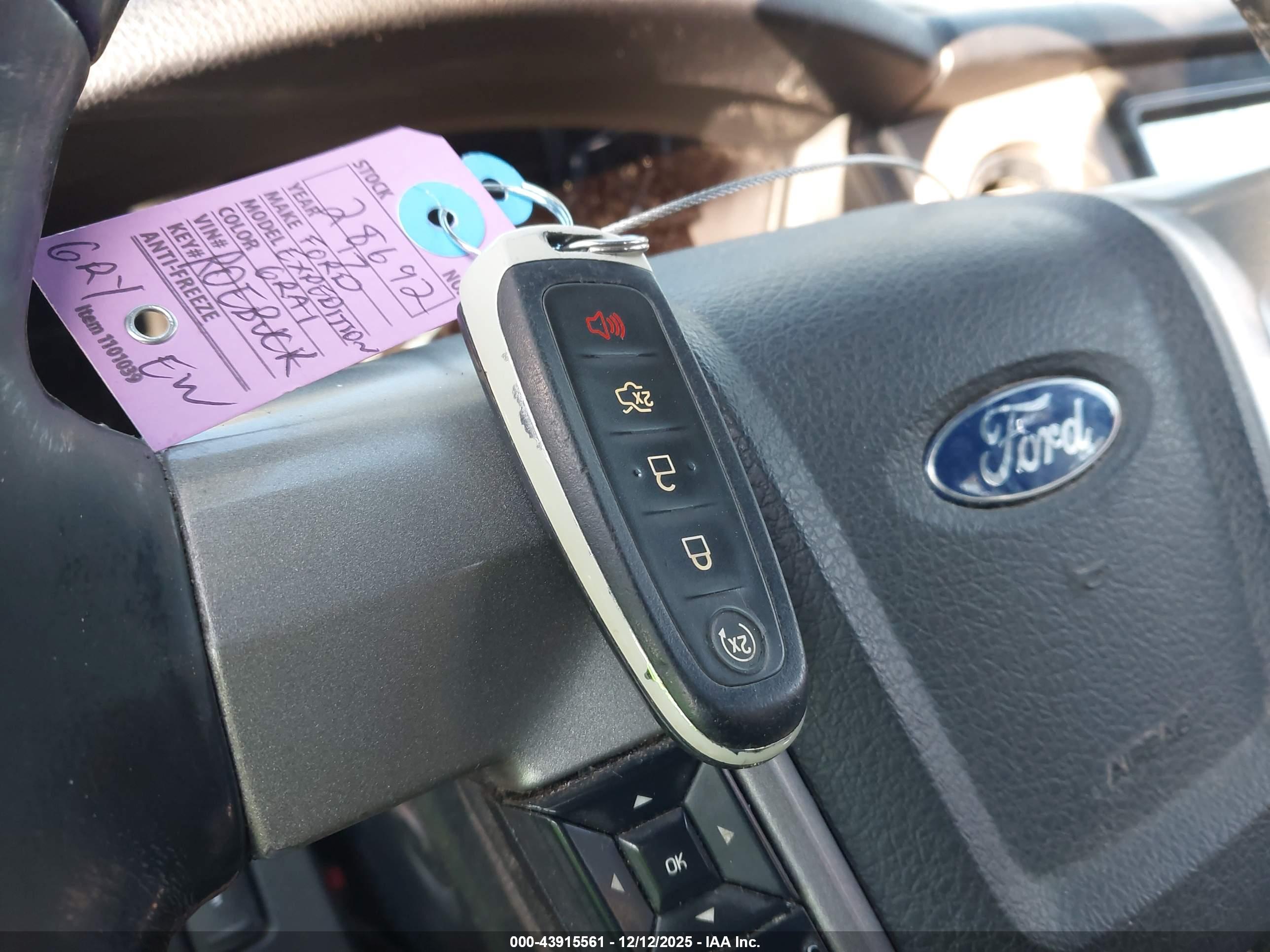 FORD EXPEDITION image 11
