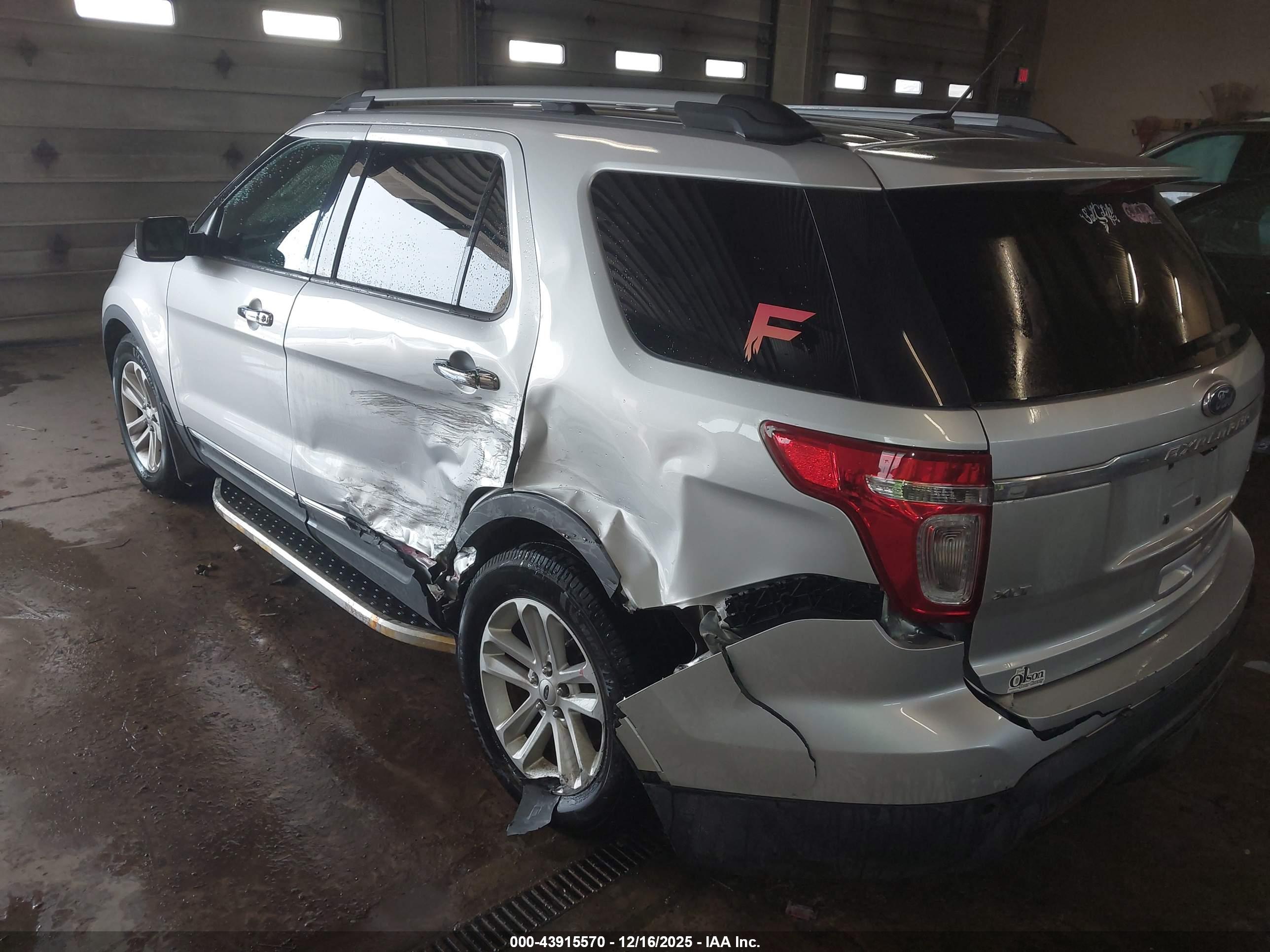 FORD EXPLORER image 3
