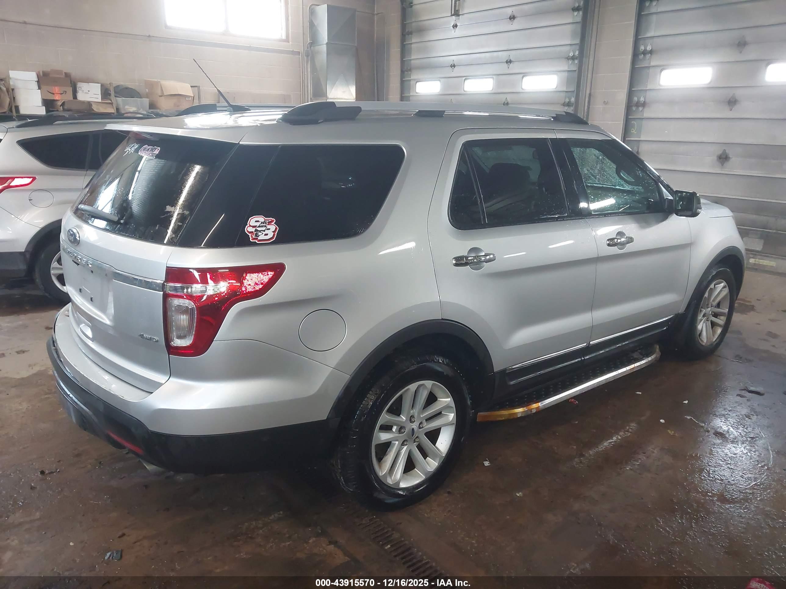 FORD EXPLORER image 4