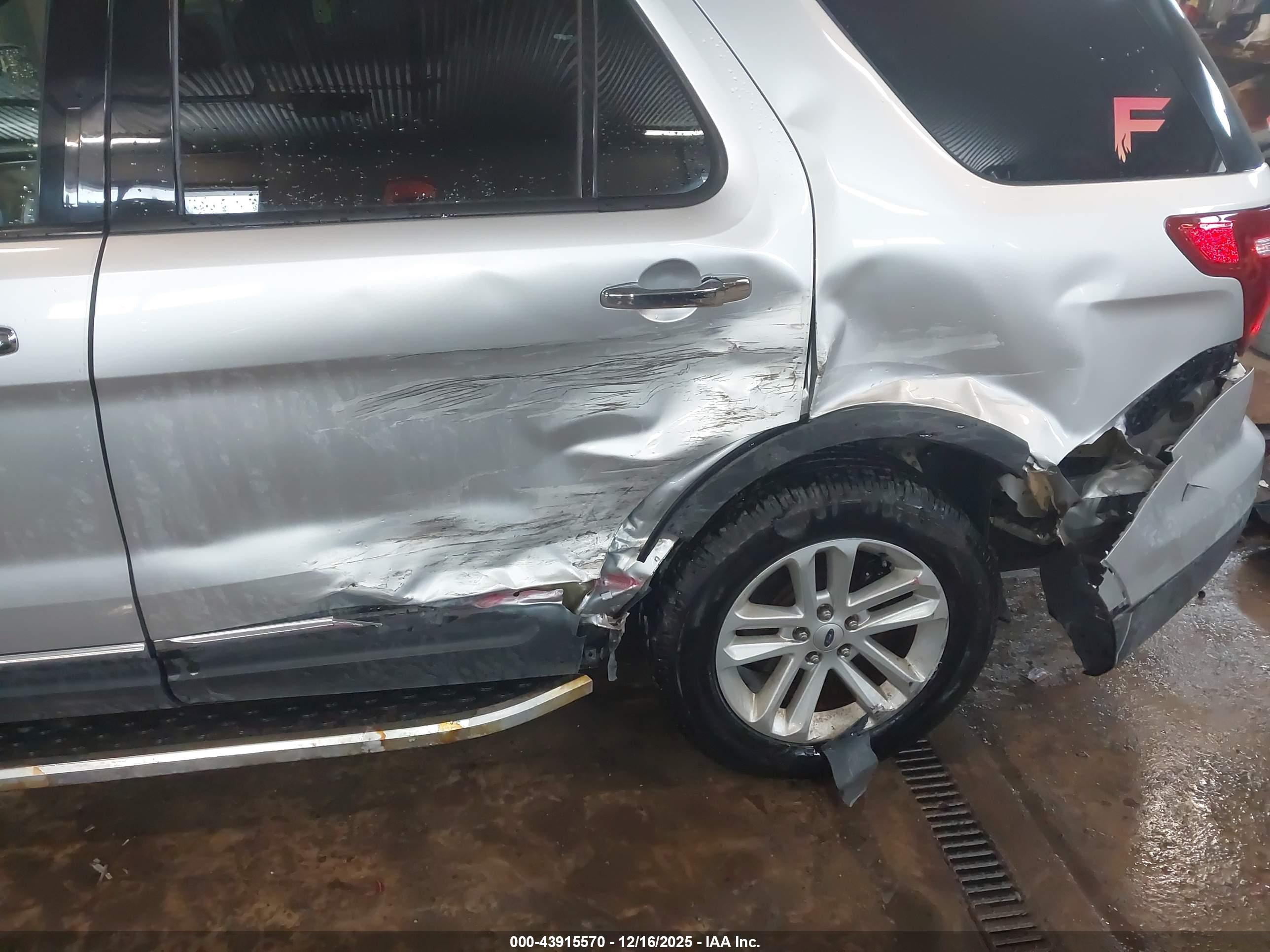 FORD EXPLORER image 6
