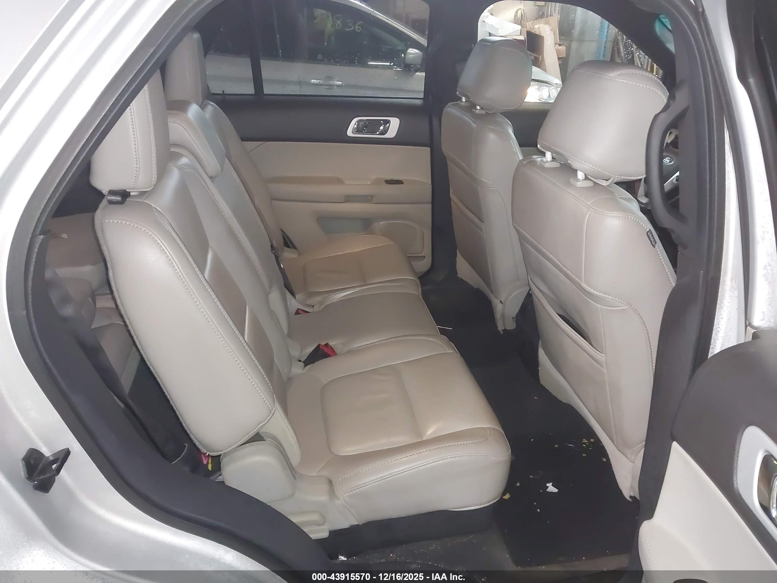 FORD EXPLORER image 8
