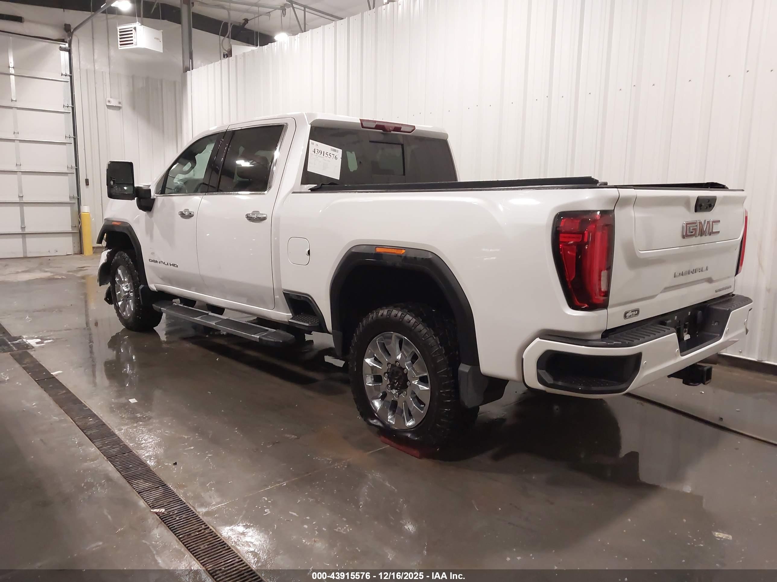 GMC SIERRA image 3