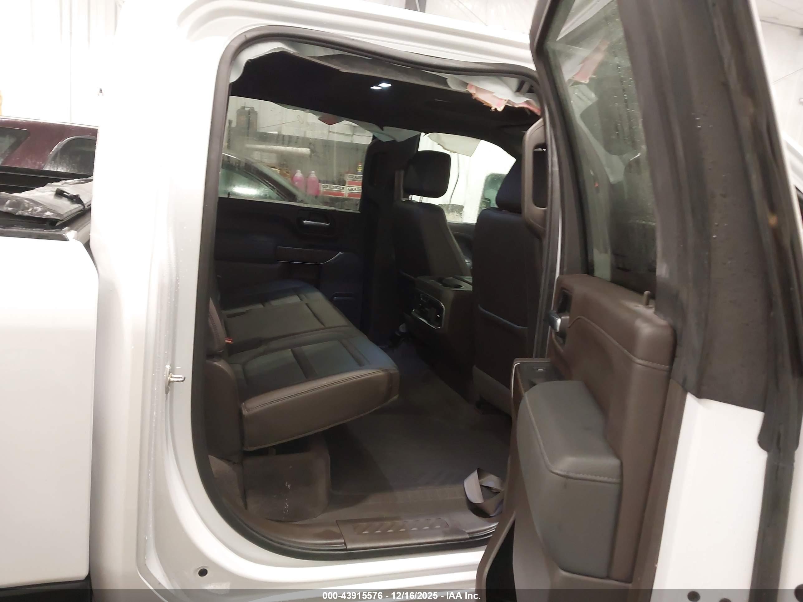 GMC SIERRA image 7