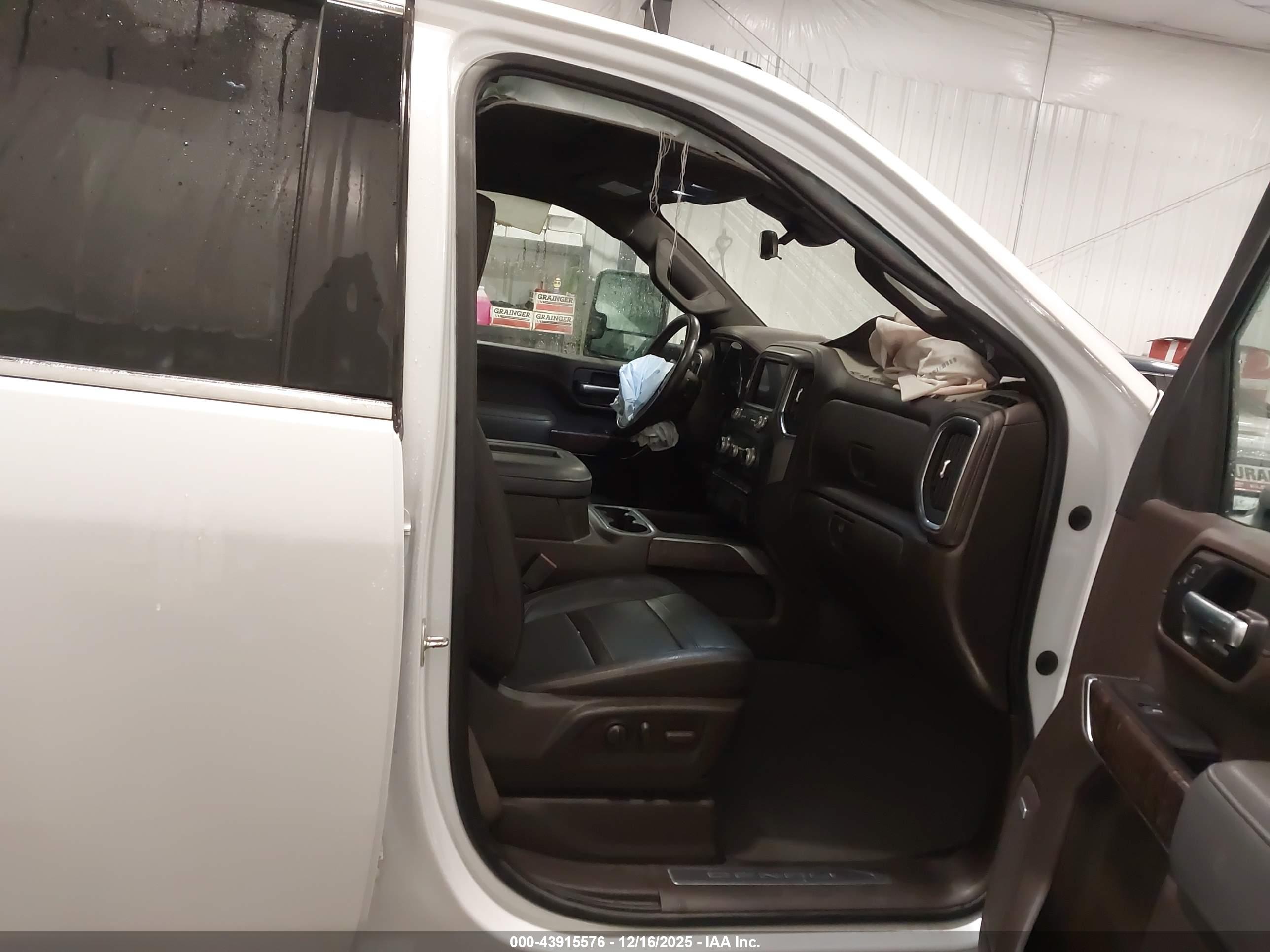 GMC SIERRA image 8