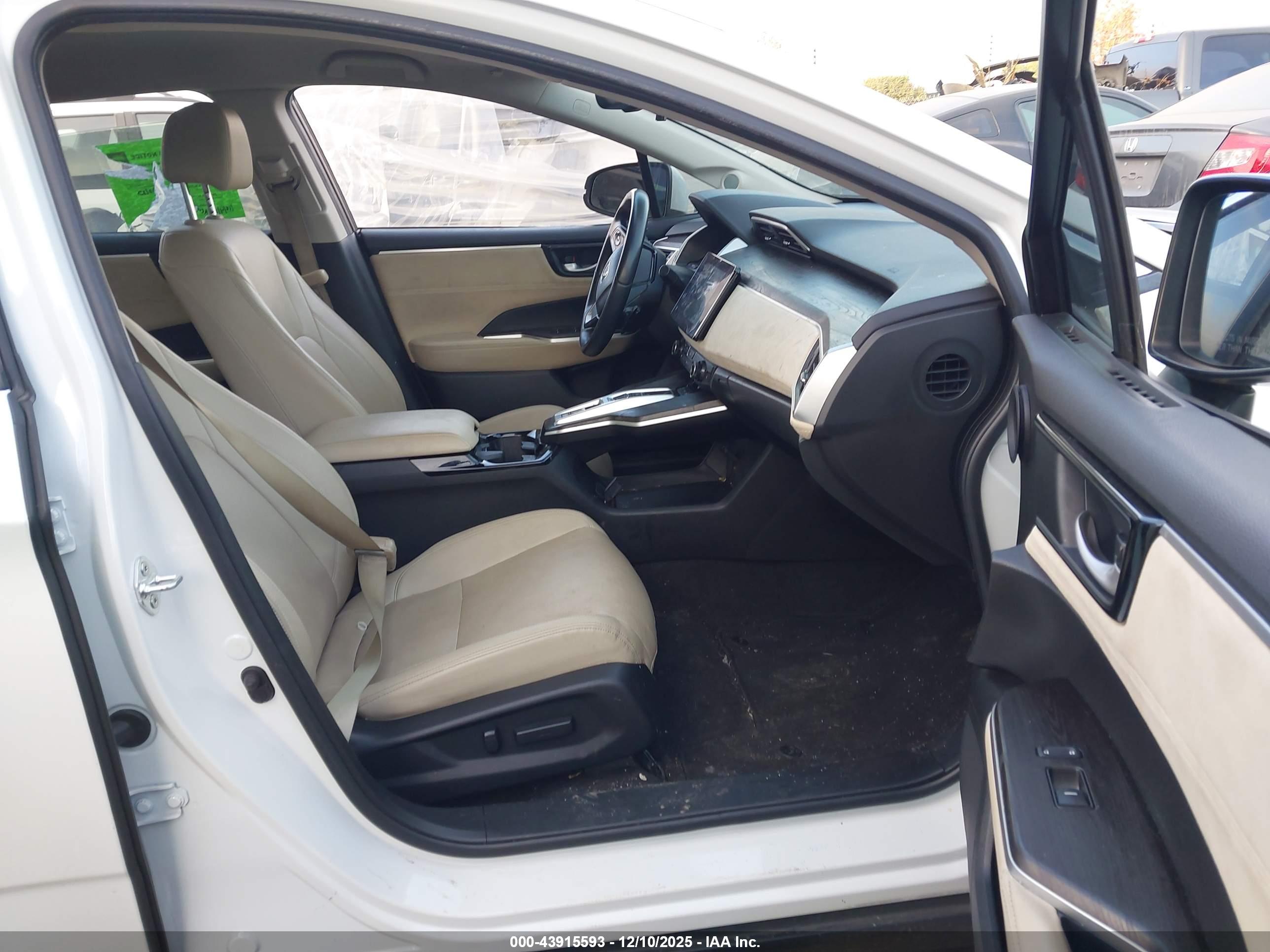 HONDA CLARITY image 5