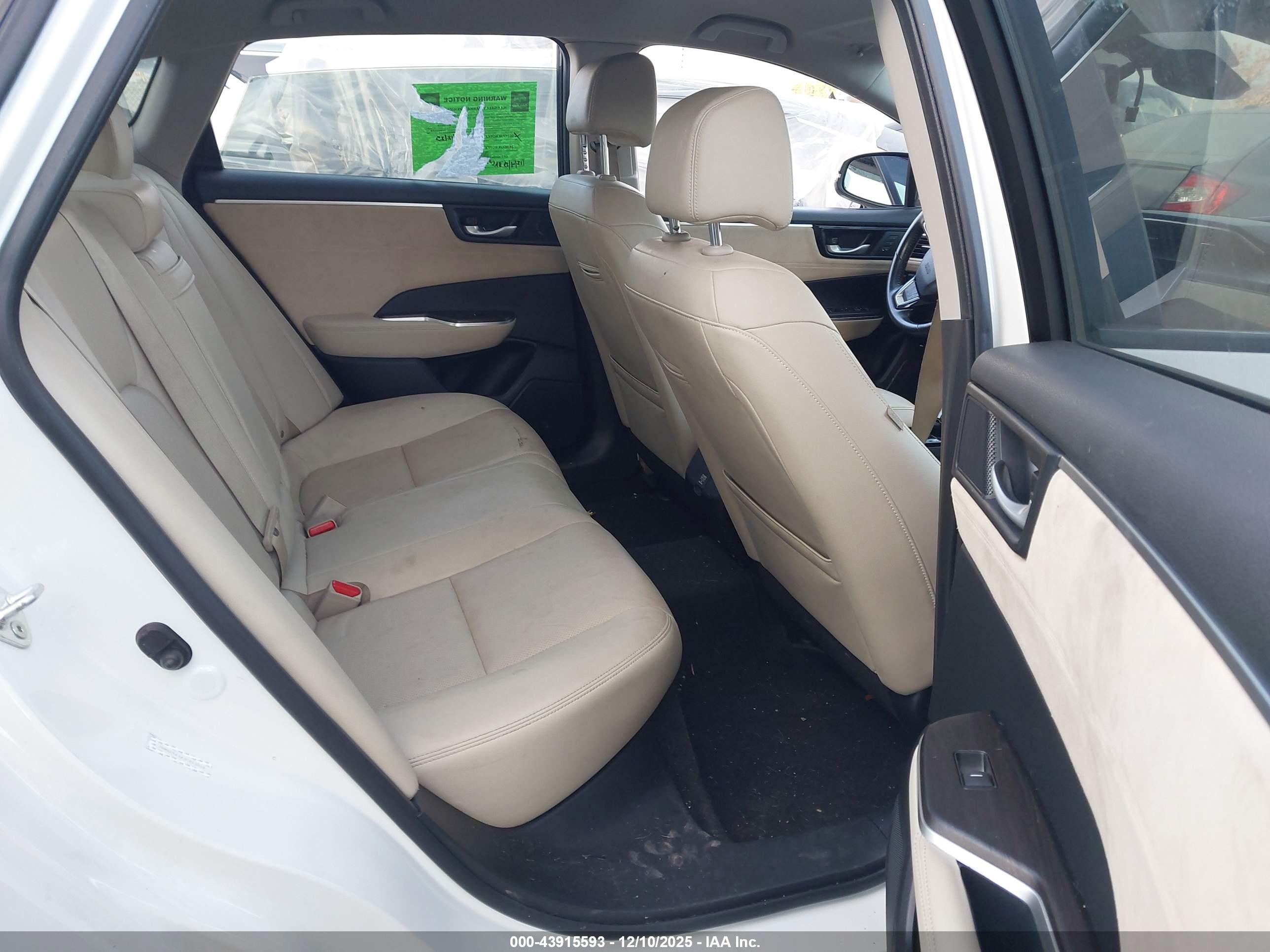 HONDA CLARITY image 8
