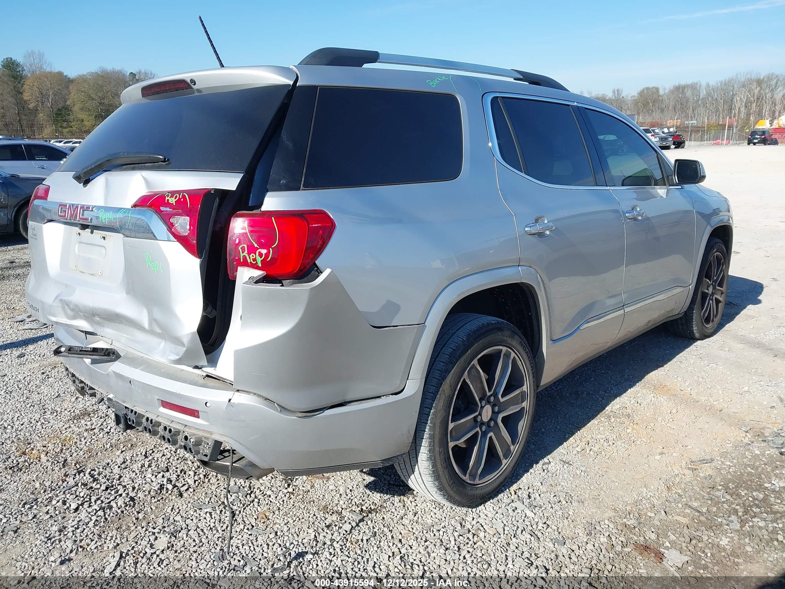 GMC ACADIA image 4