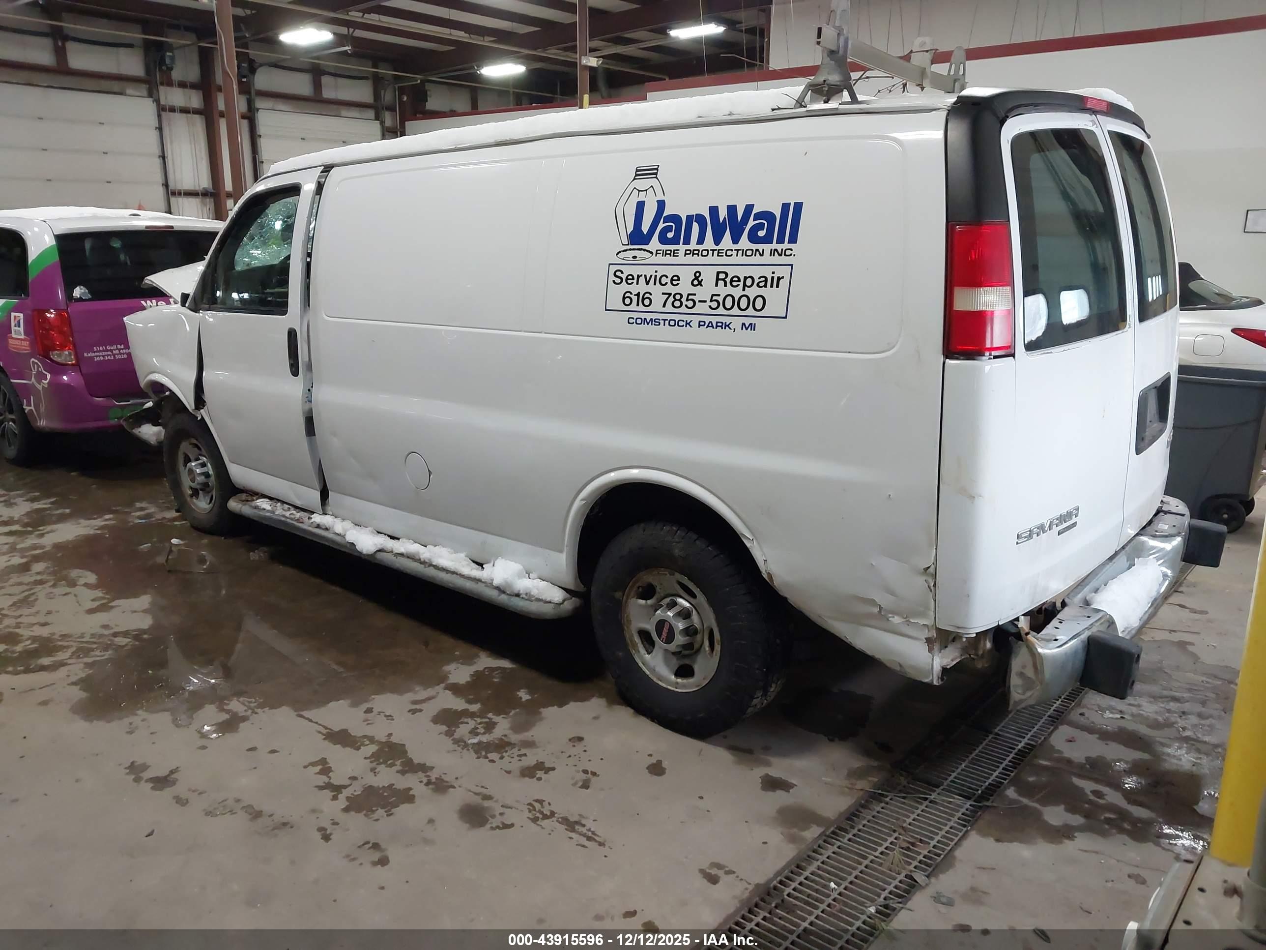 GMC SAVANA image 3