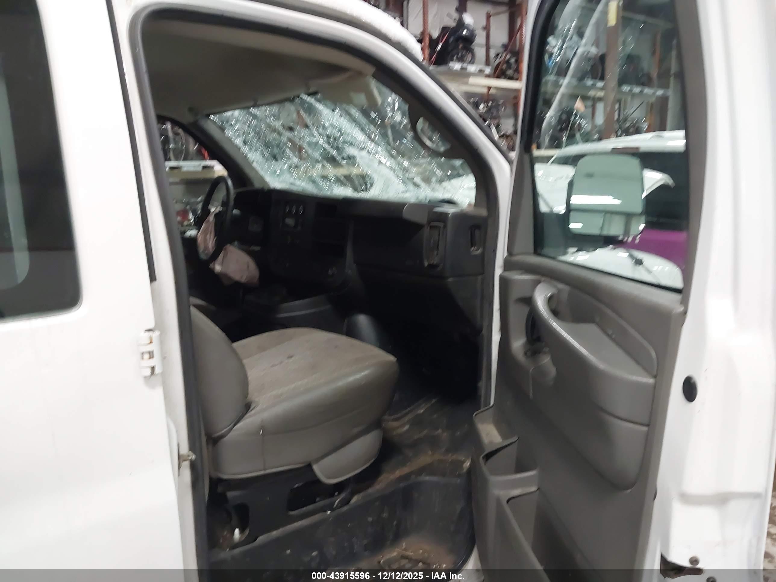 GMC SAVANA image 5