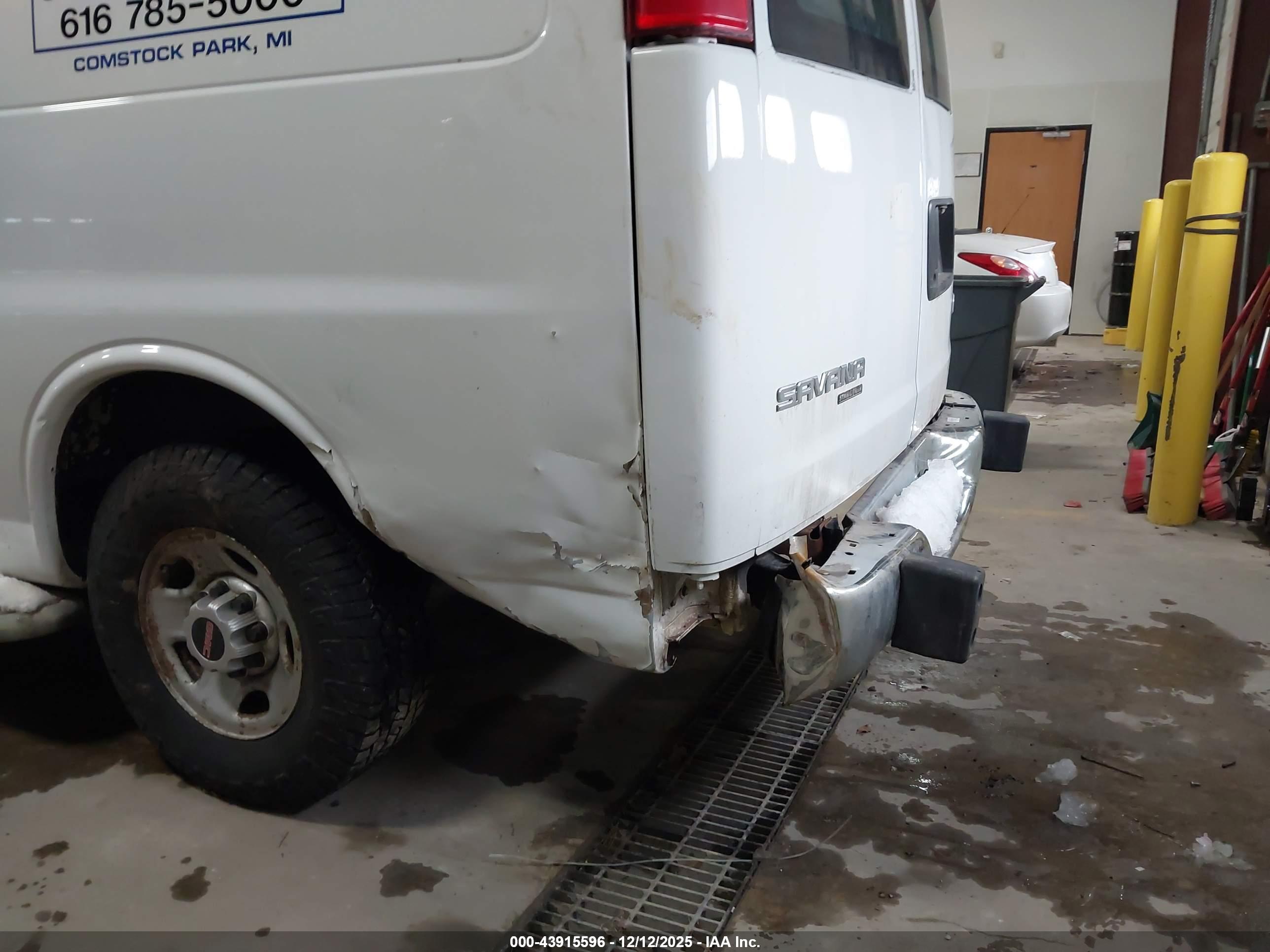 GMC SAVANA image 6