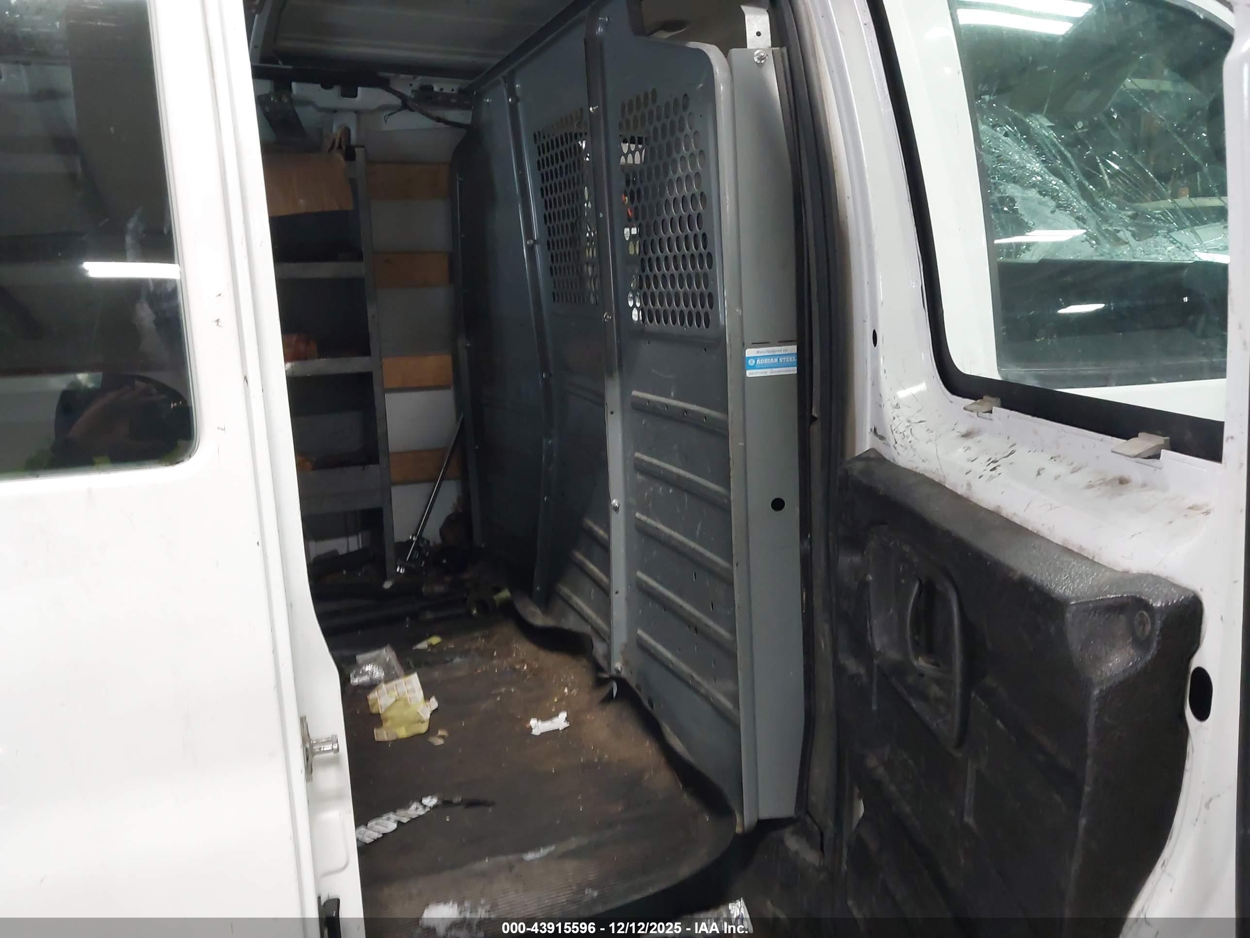 GMC SAVANA image 8