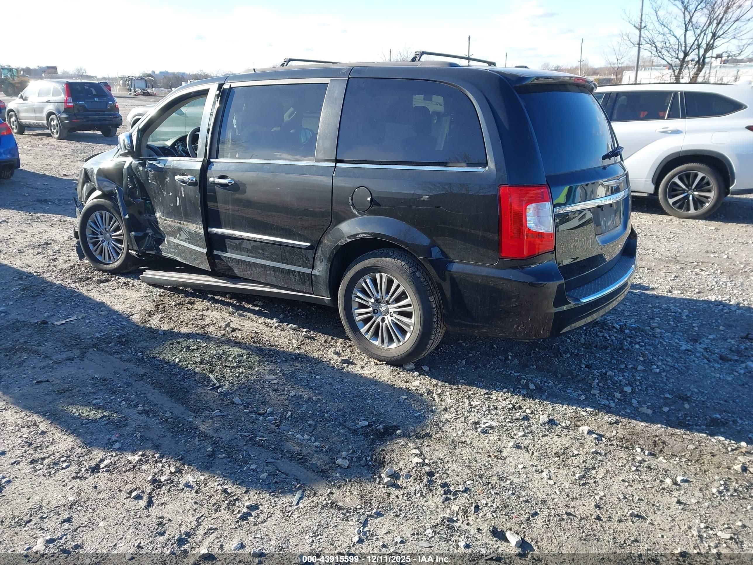 CHRYSLER TOWN image 3
