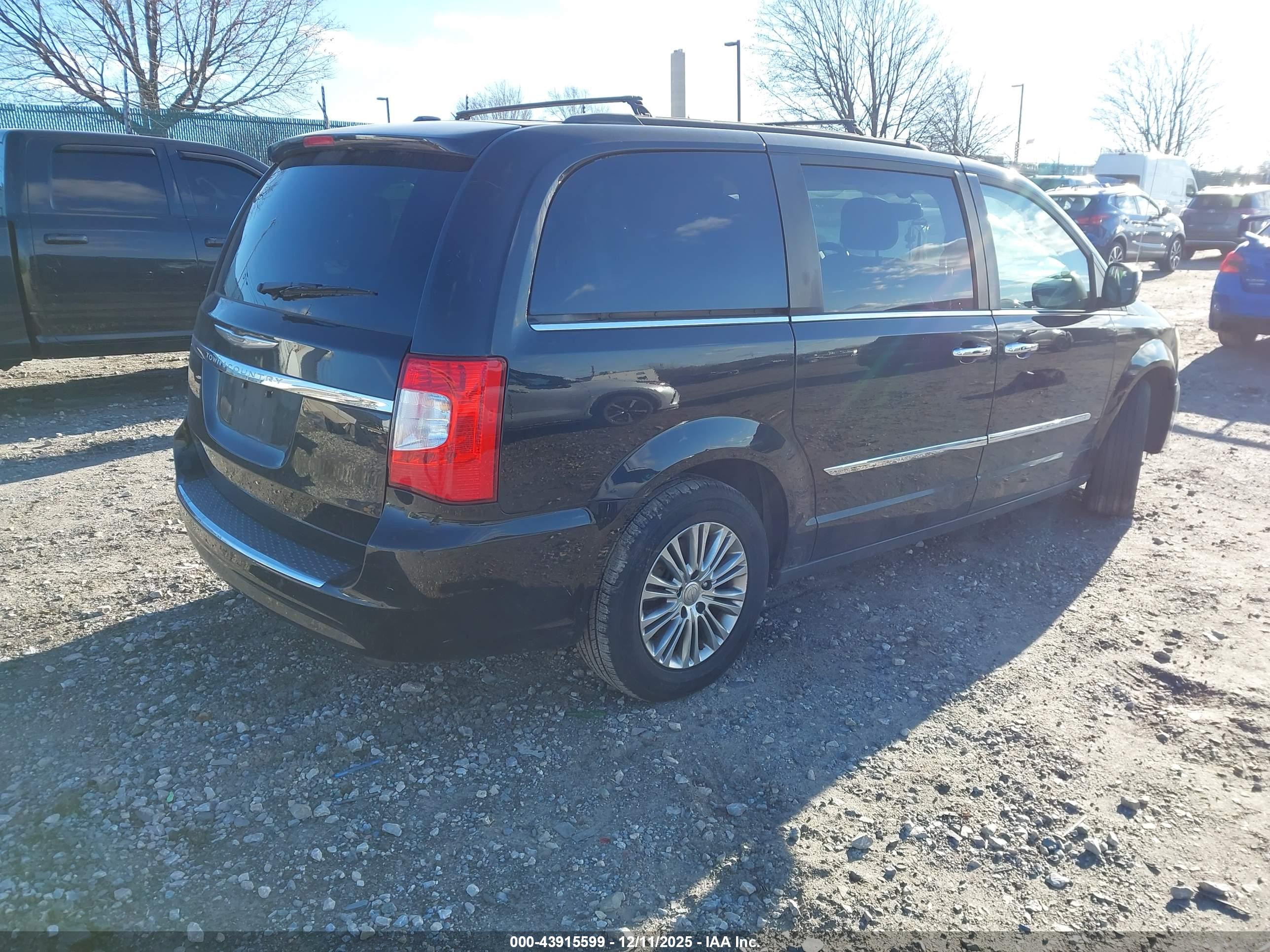CHRYSLER TOWN image 4