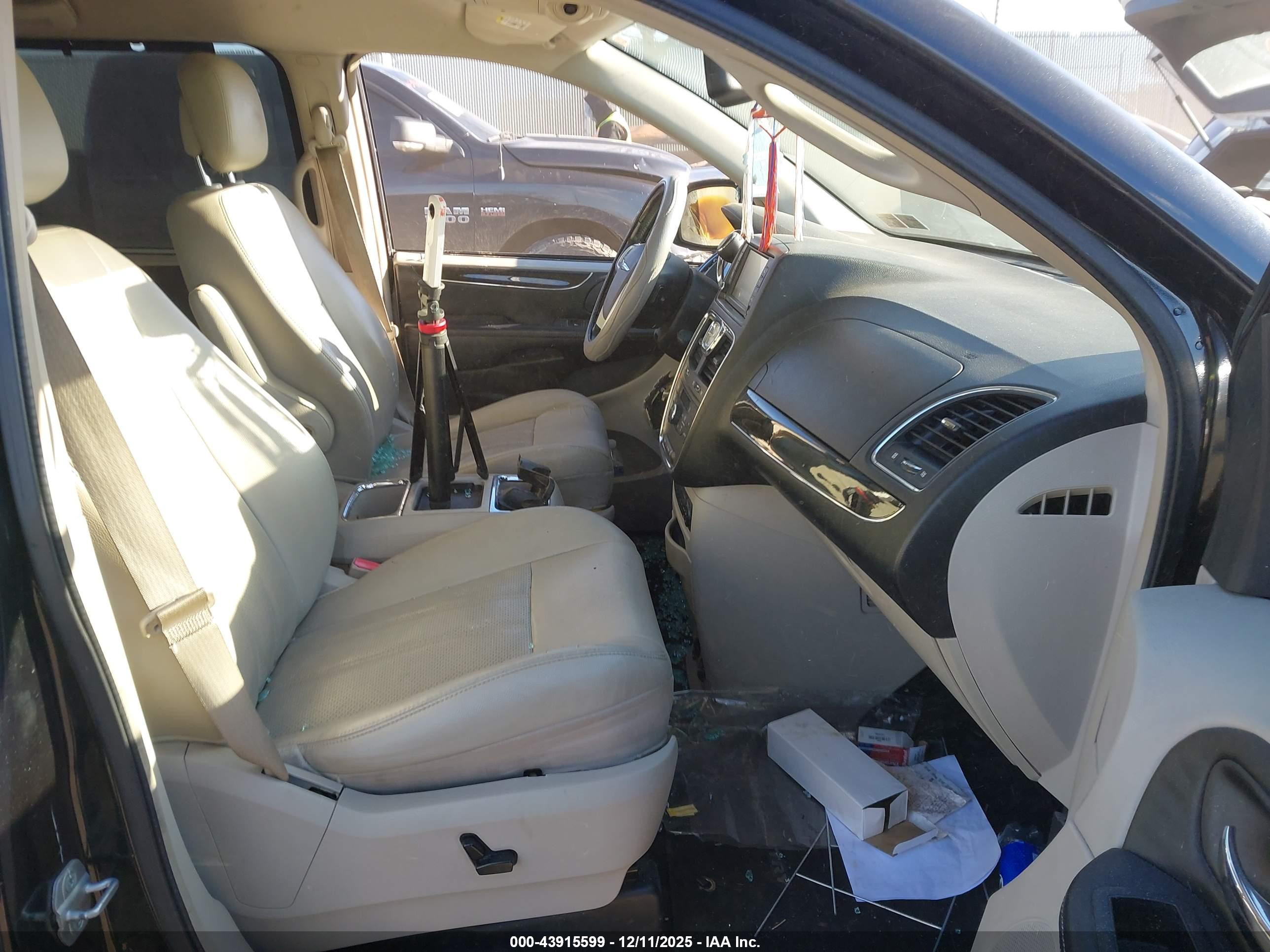 CHRYSLER TOWN image 5