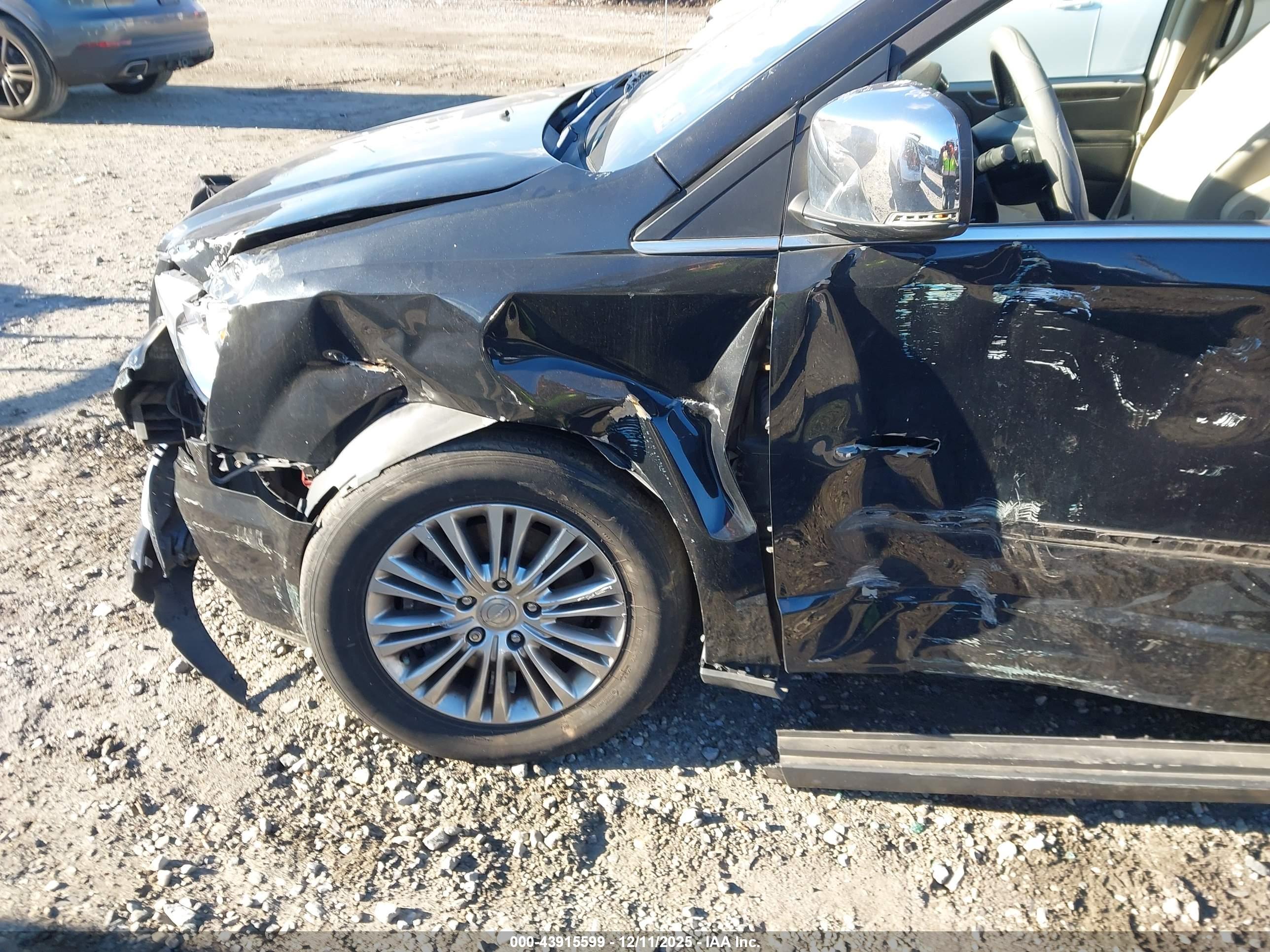 CHRYSLER TOWN image 6