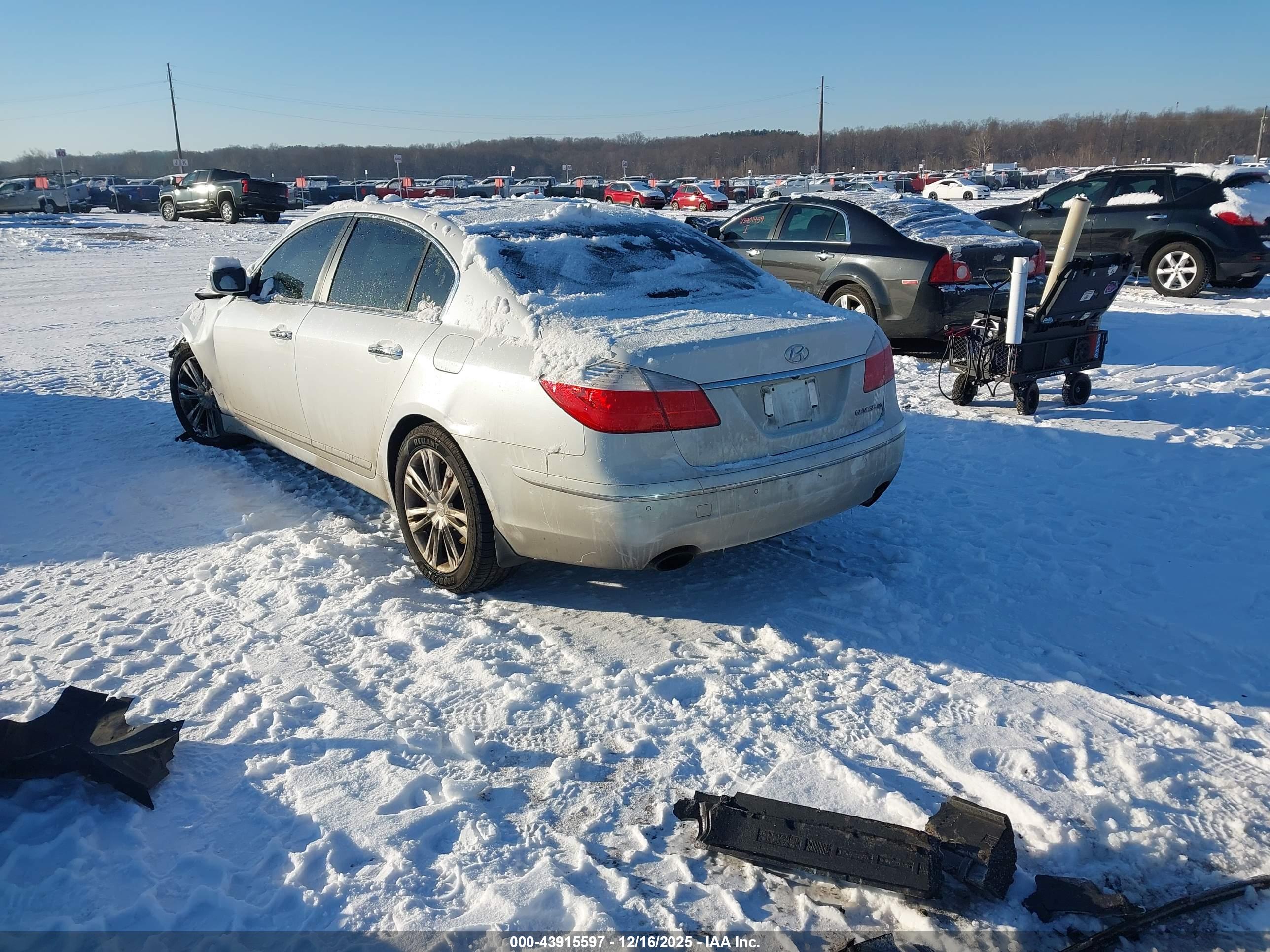 HYUNDAI GENESIS image 3