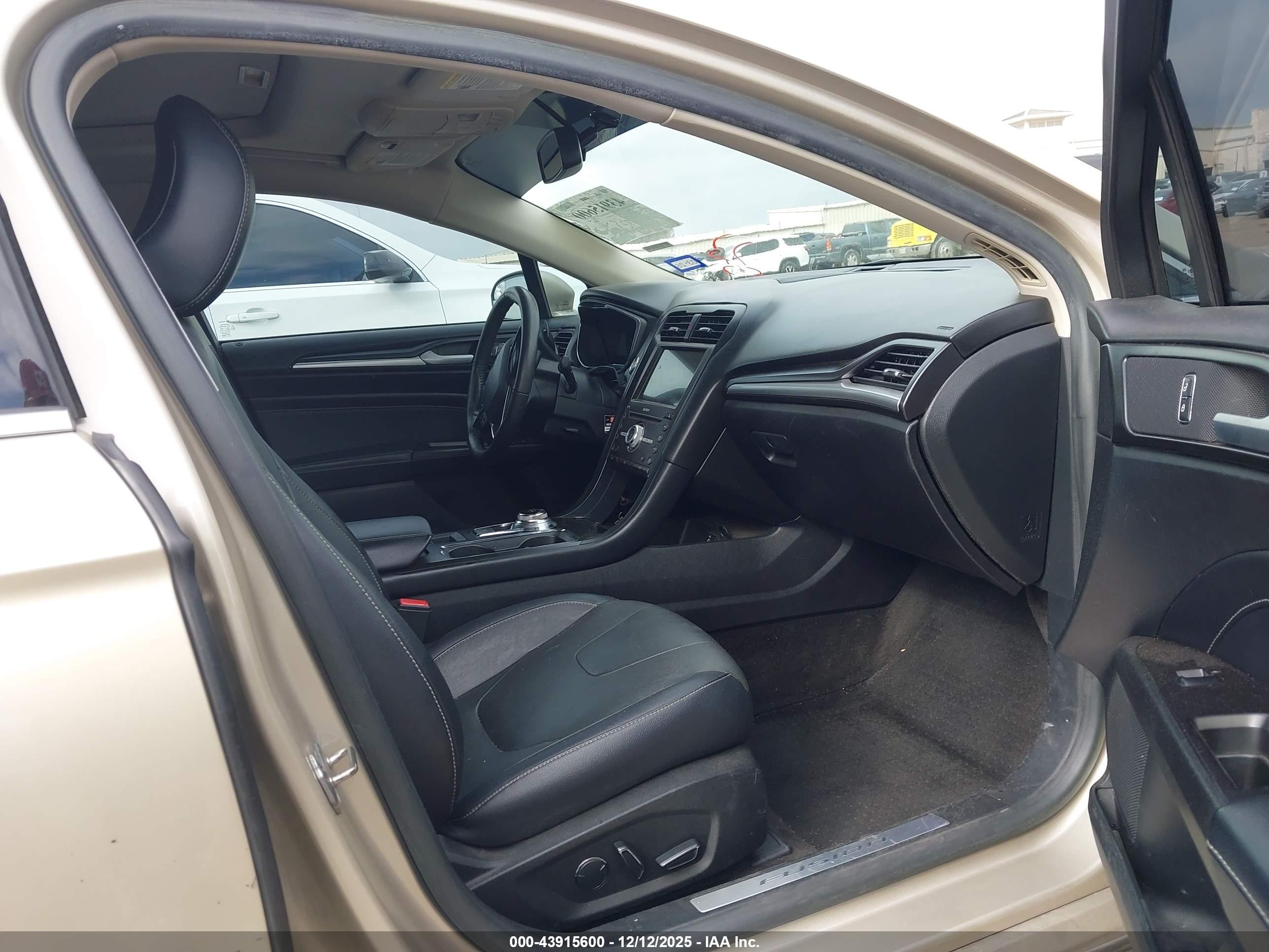 FORD FUSION image 5