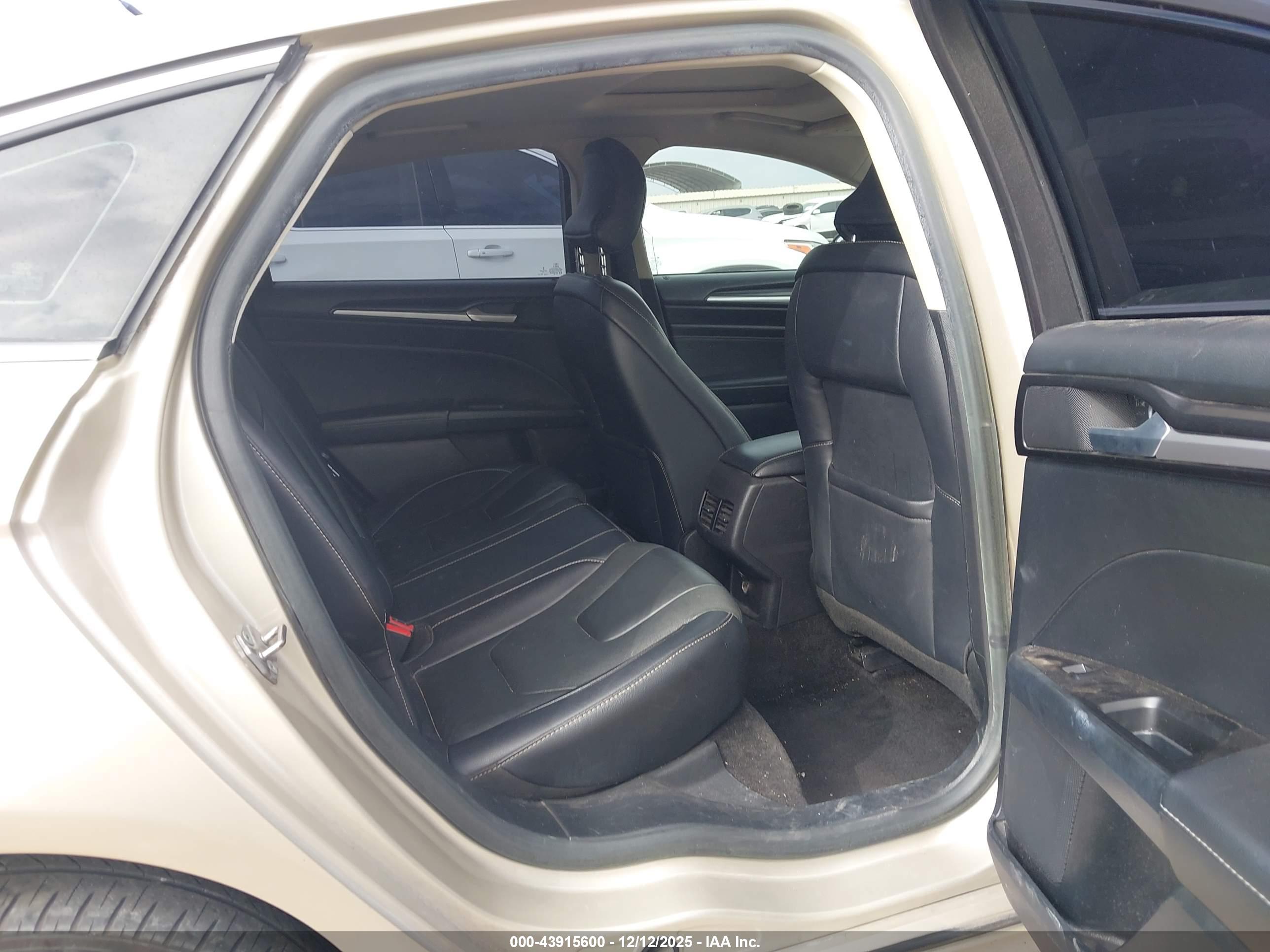 FORD FUSION image 8