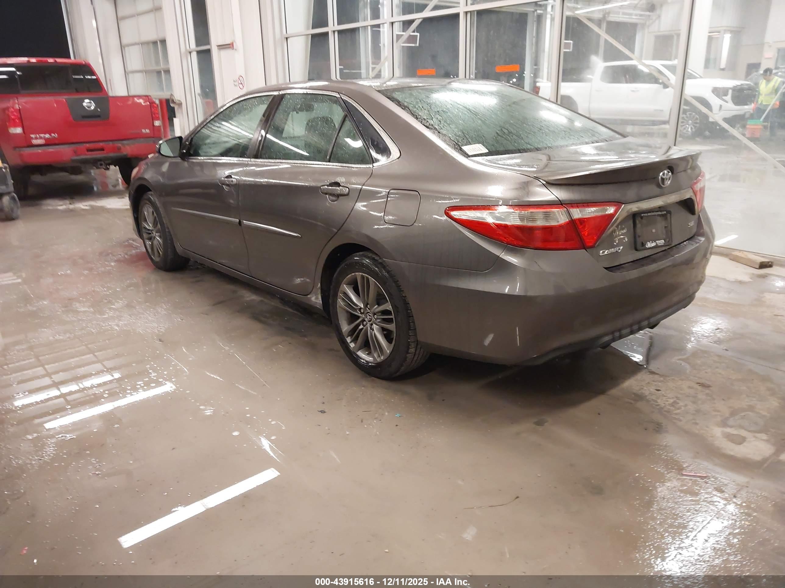 TOYOTA CAMRY image 3