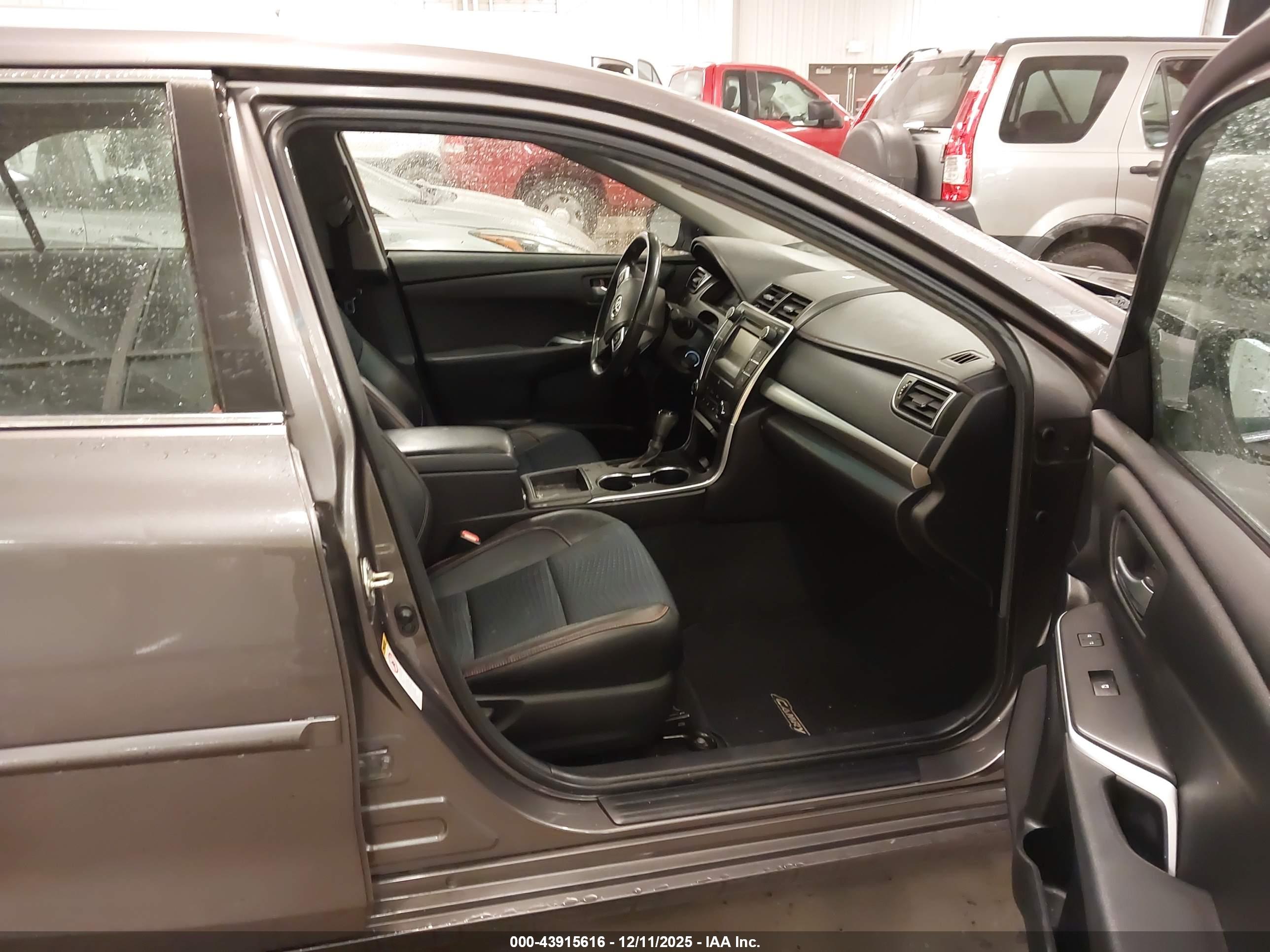 TOYOTA CAMRY image 5