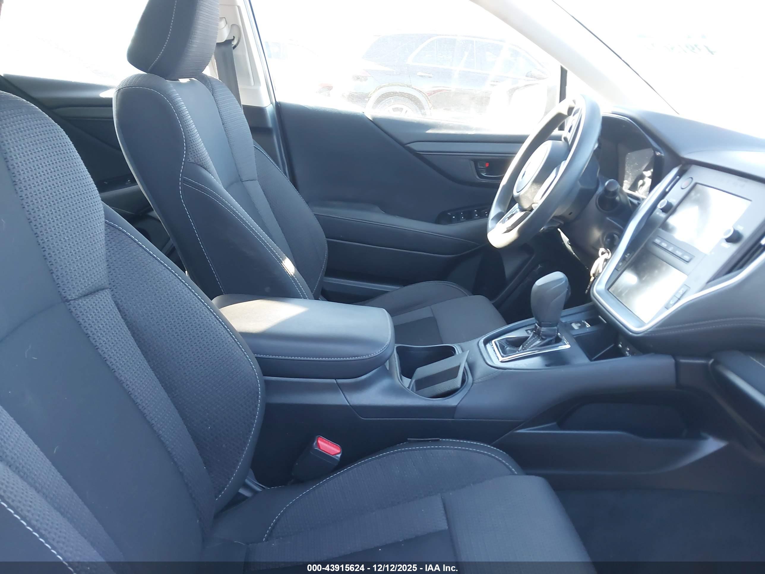 SUBARU OUTBACK image 5