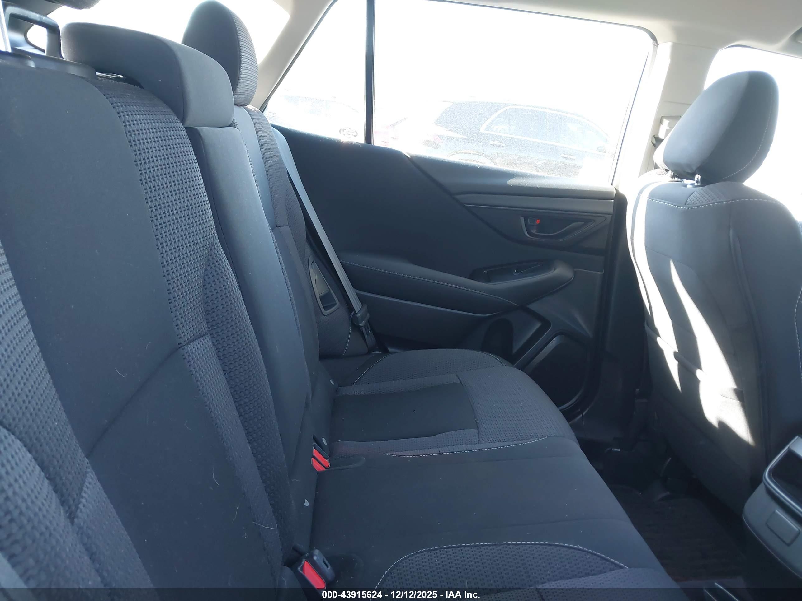SUBARU OUTBACK image 8