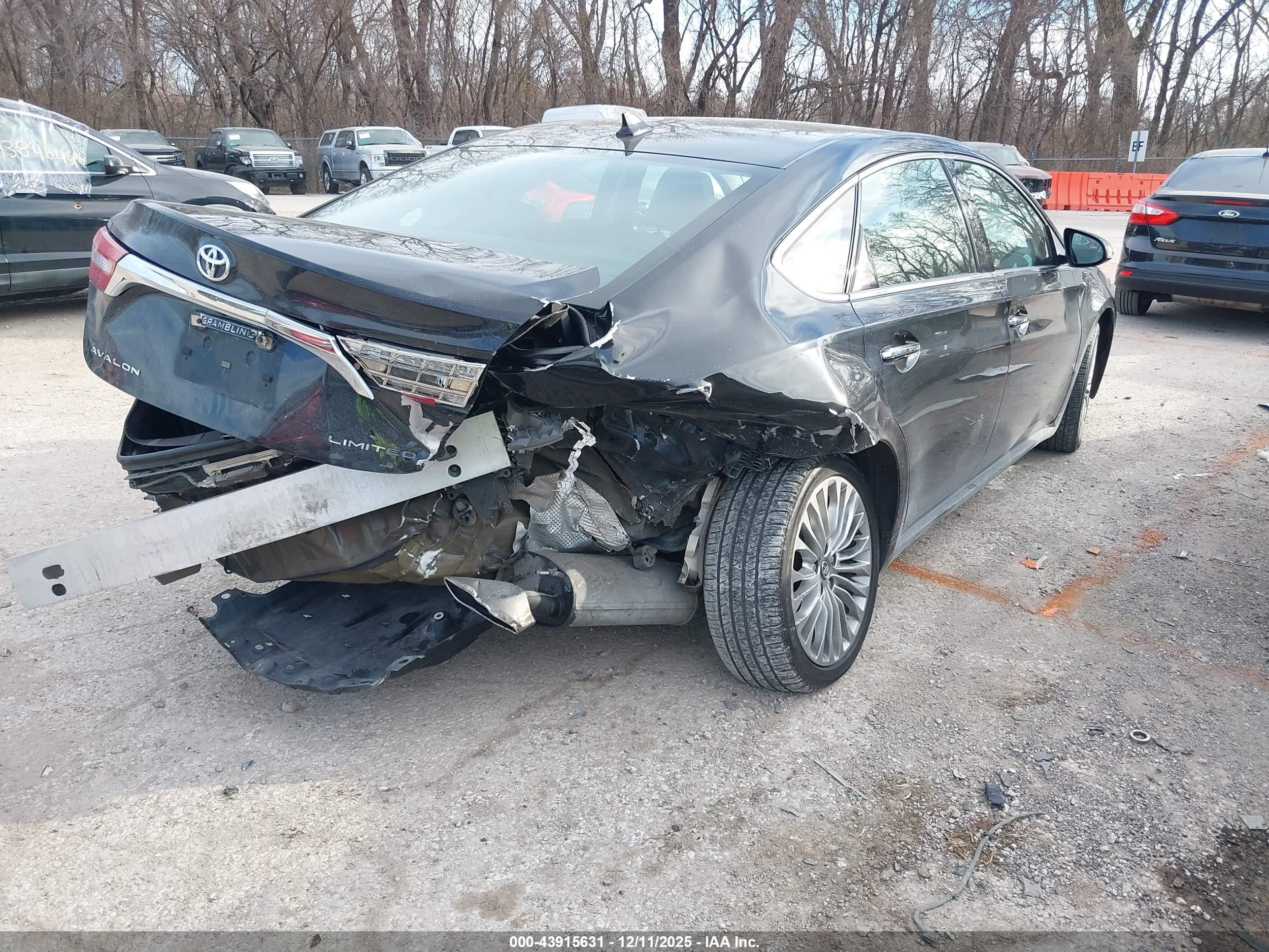 TOYOTA AVALON image 4