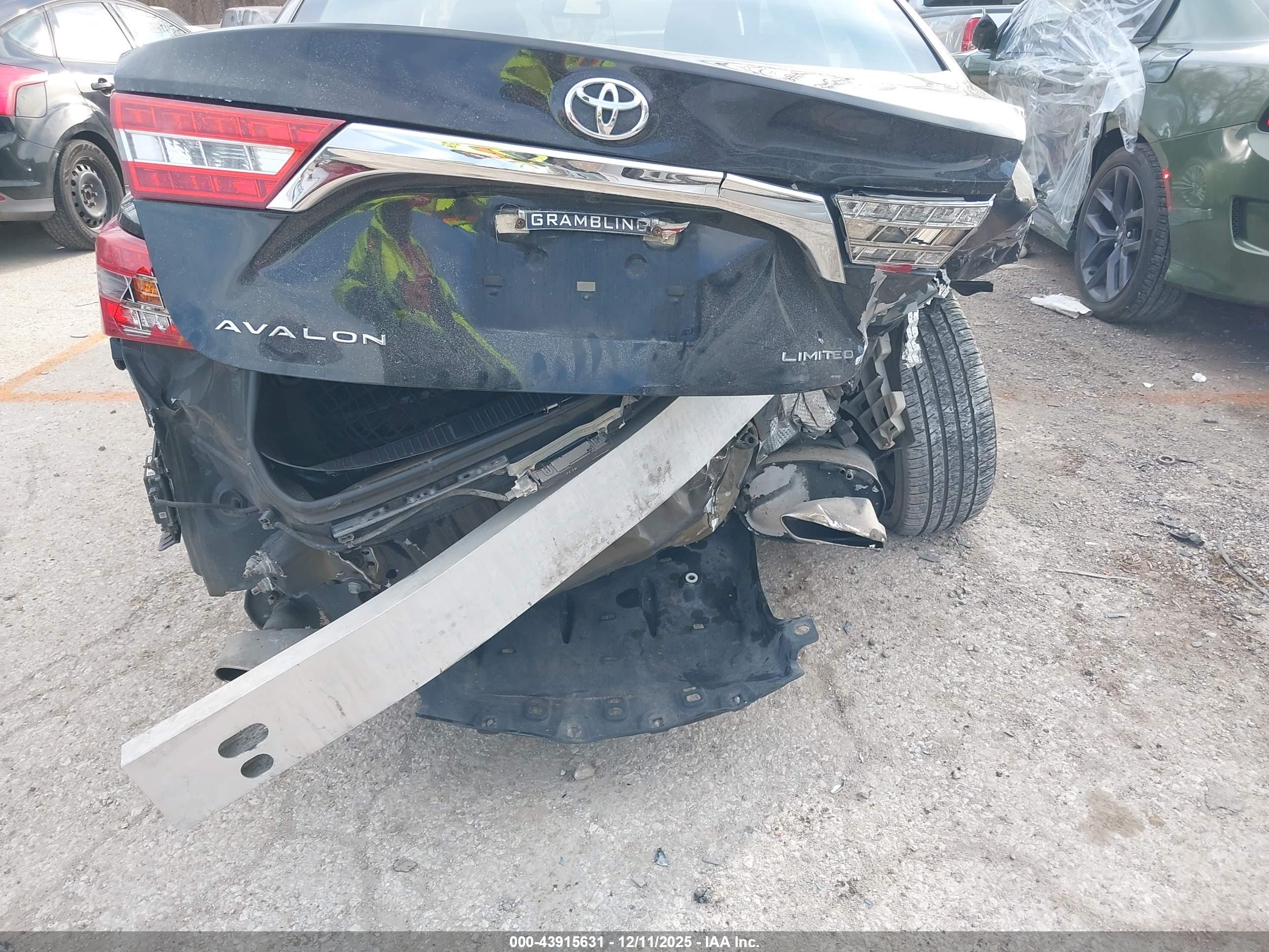 TOYOTA AVALON image 6