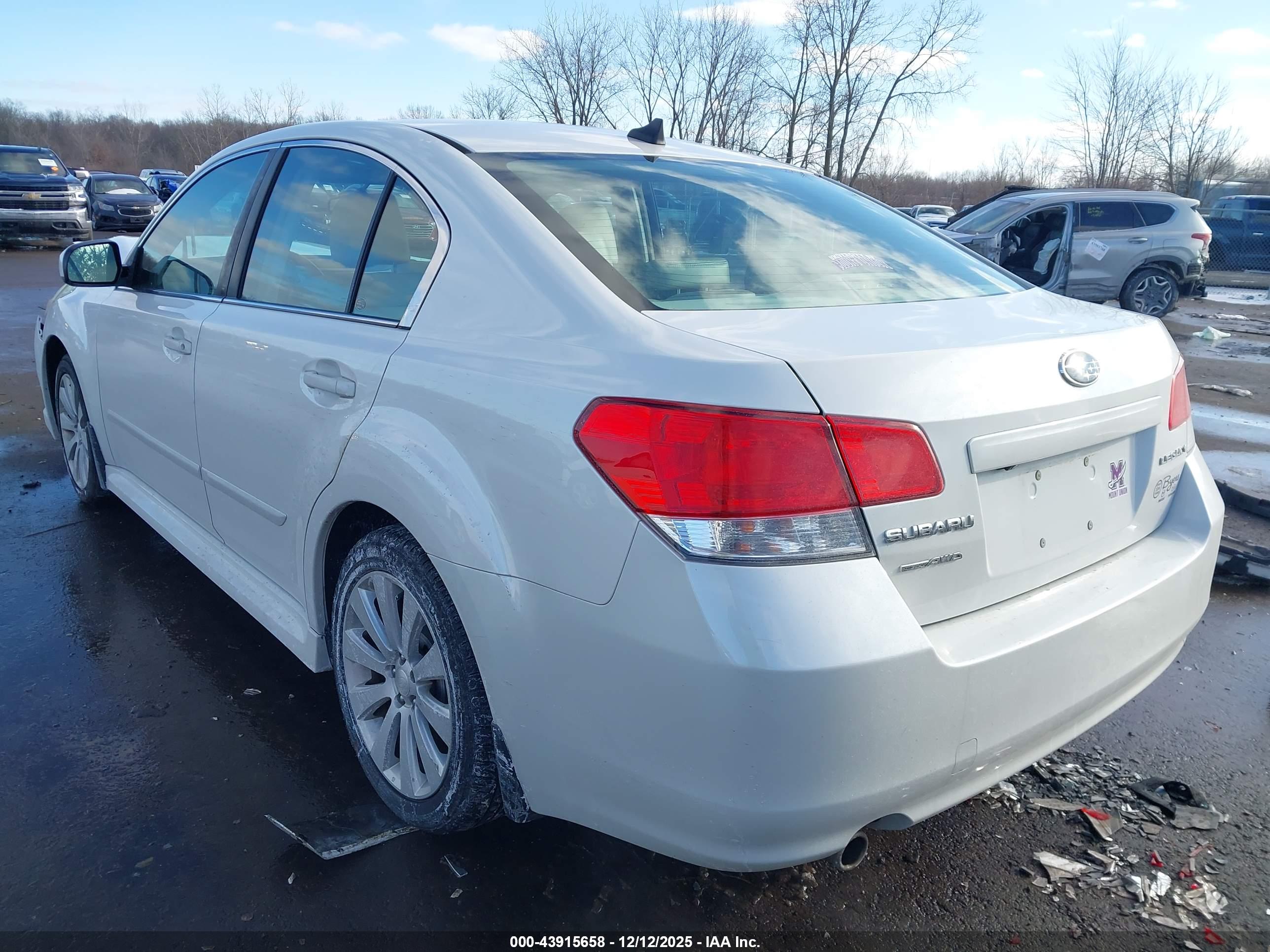 SUBARU LEGACY image 3