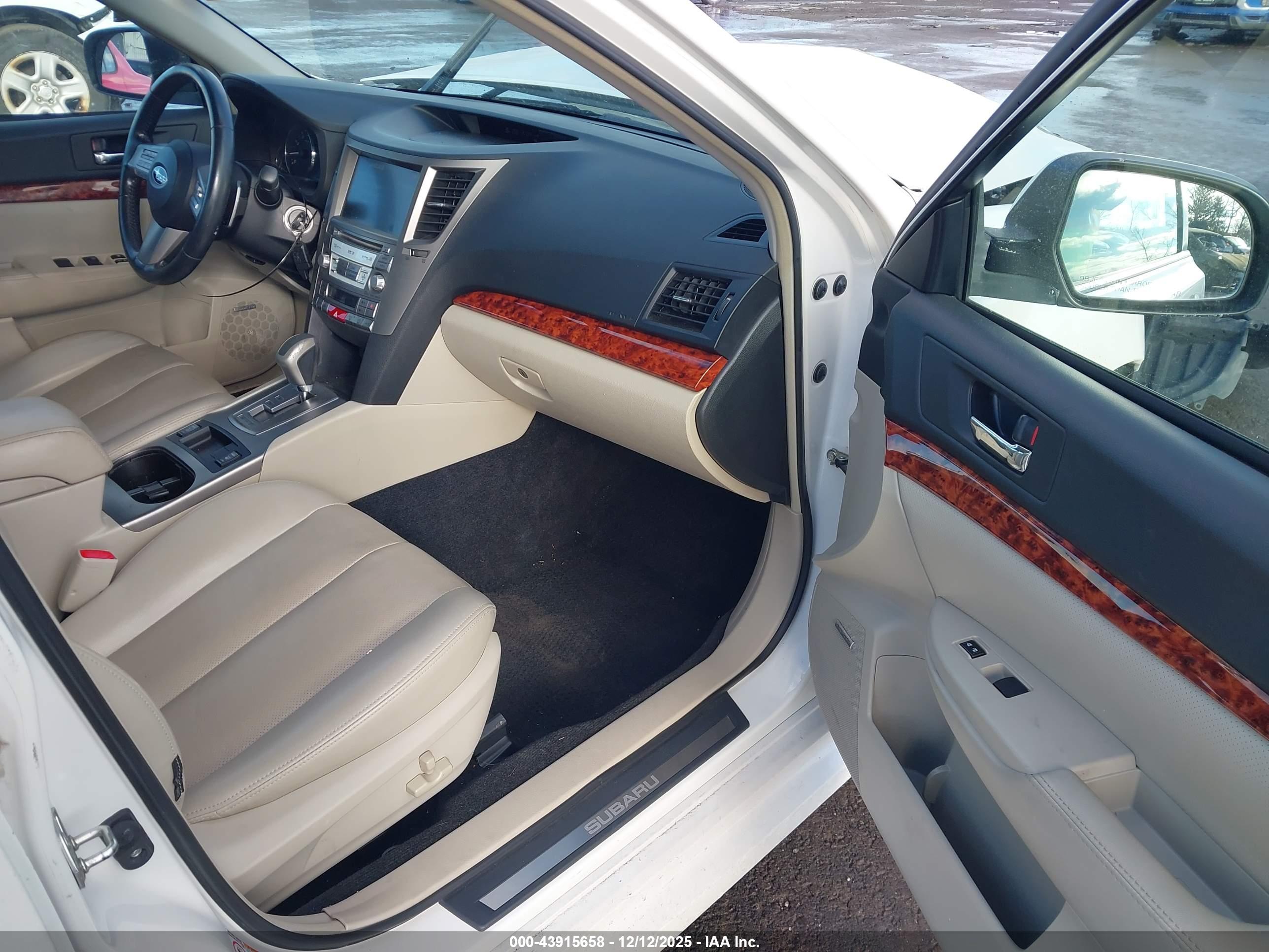 SUBARU LEGACY image 5