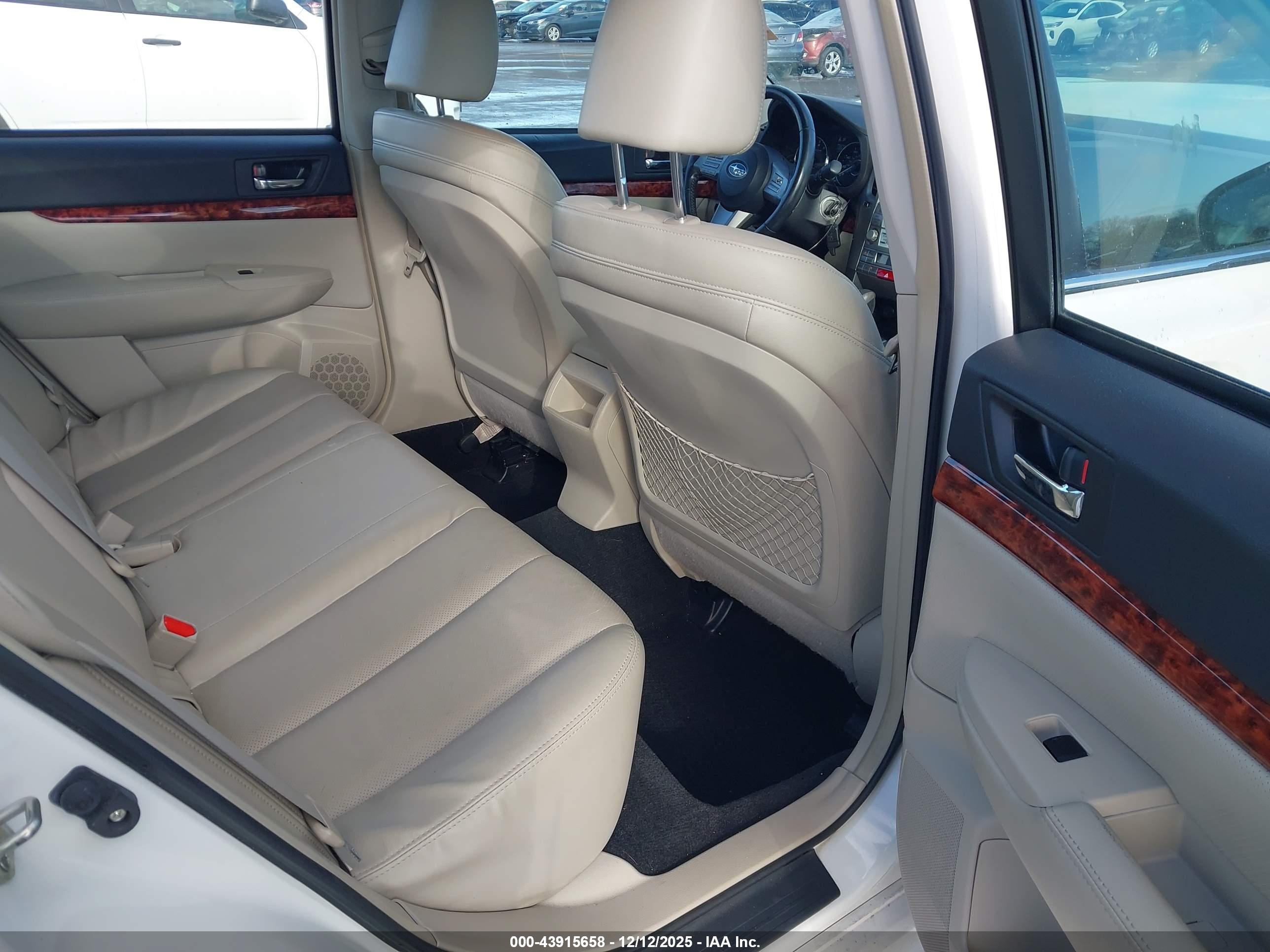 SUBARU LEGACY image 8