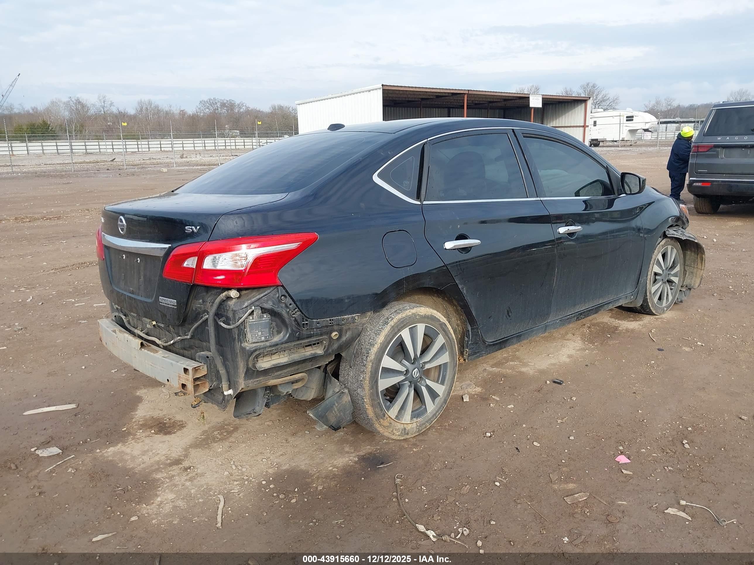 NISSAN SENTRA image 4