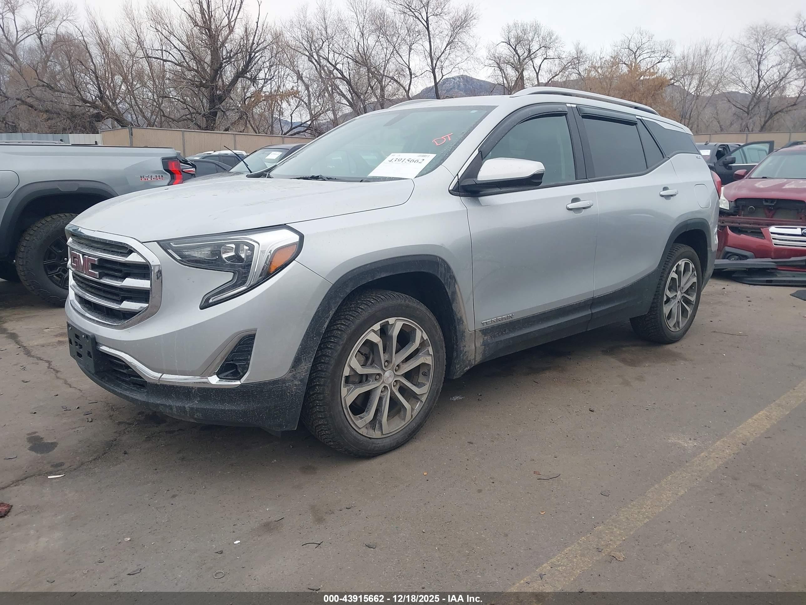 GMC TERRAIN image 2
